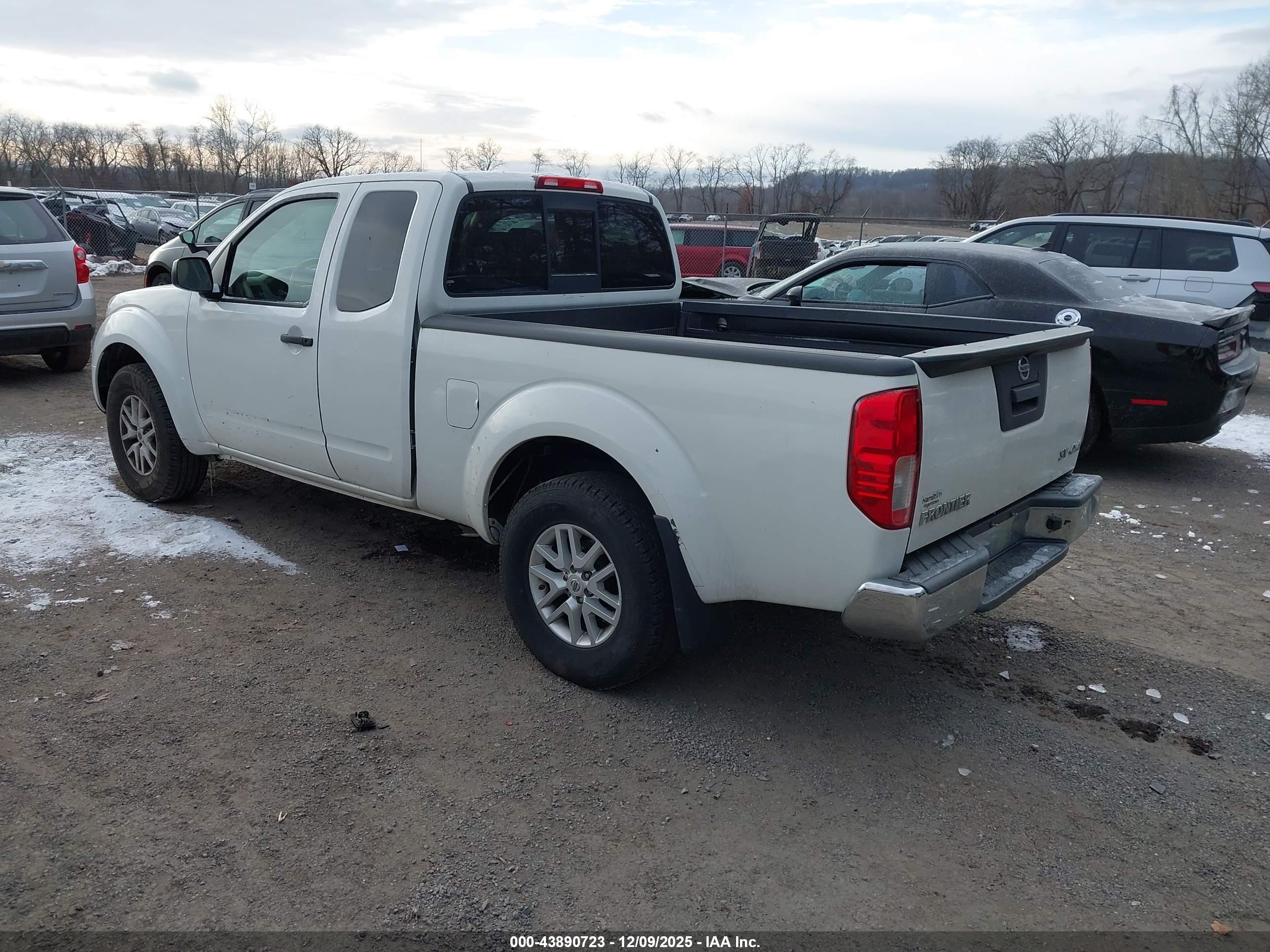 NISSAN FRONTIER image 3