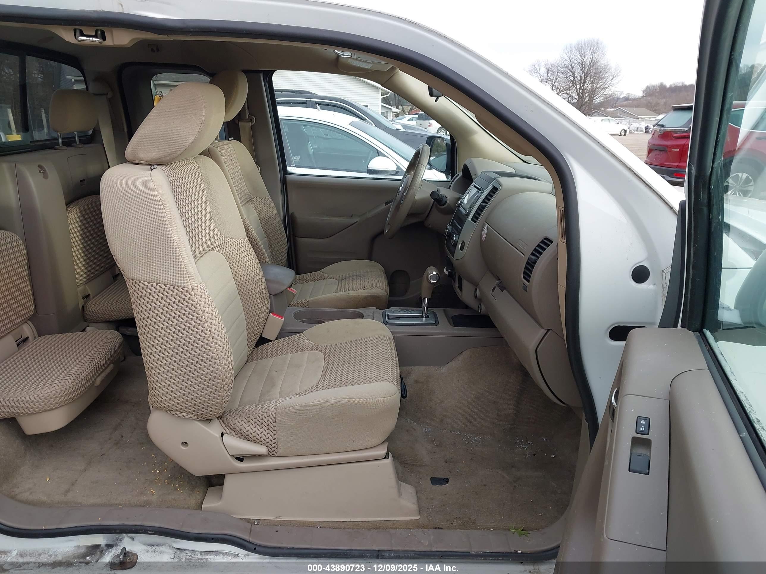 NISSAN FRONTIER image 5