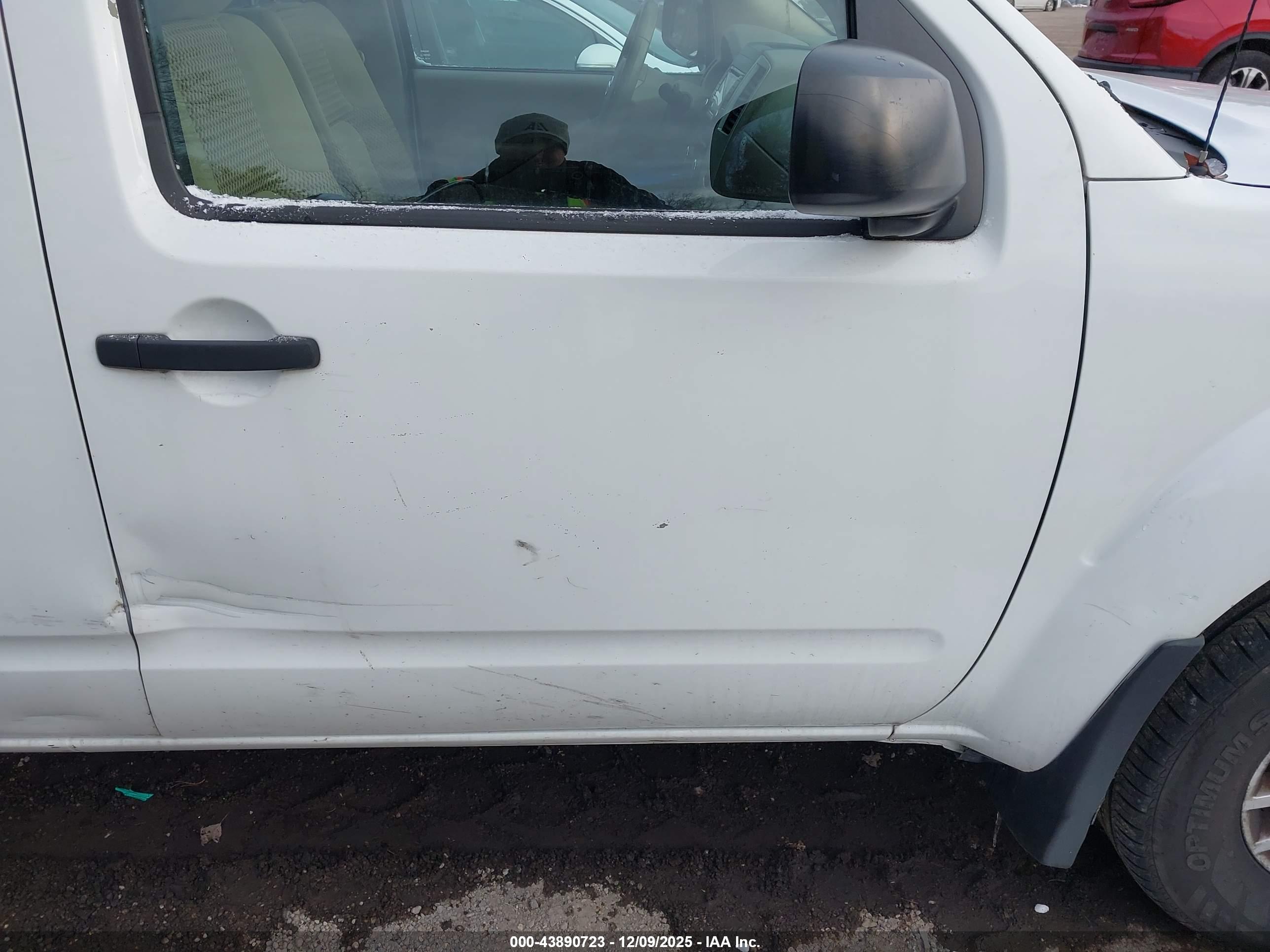 NISSAN FRONTIER image 6