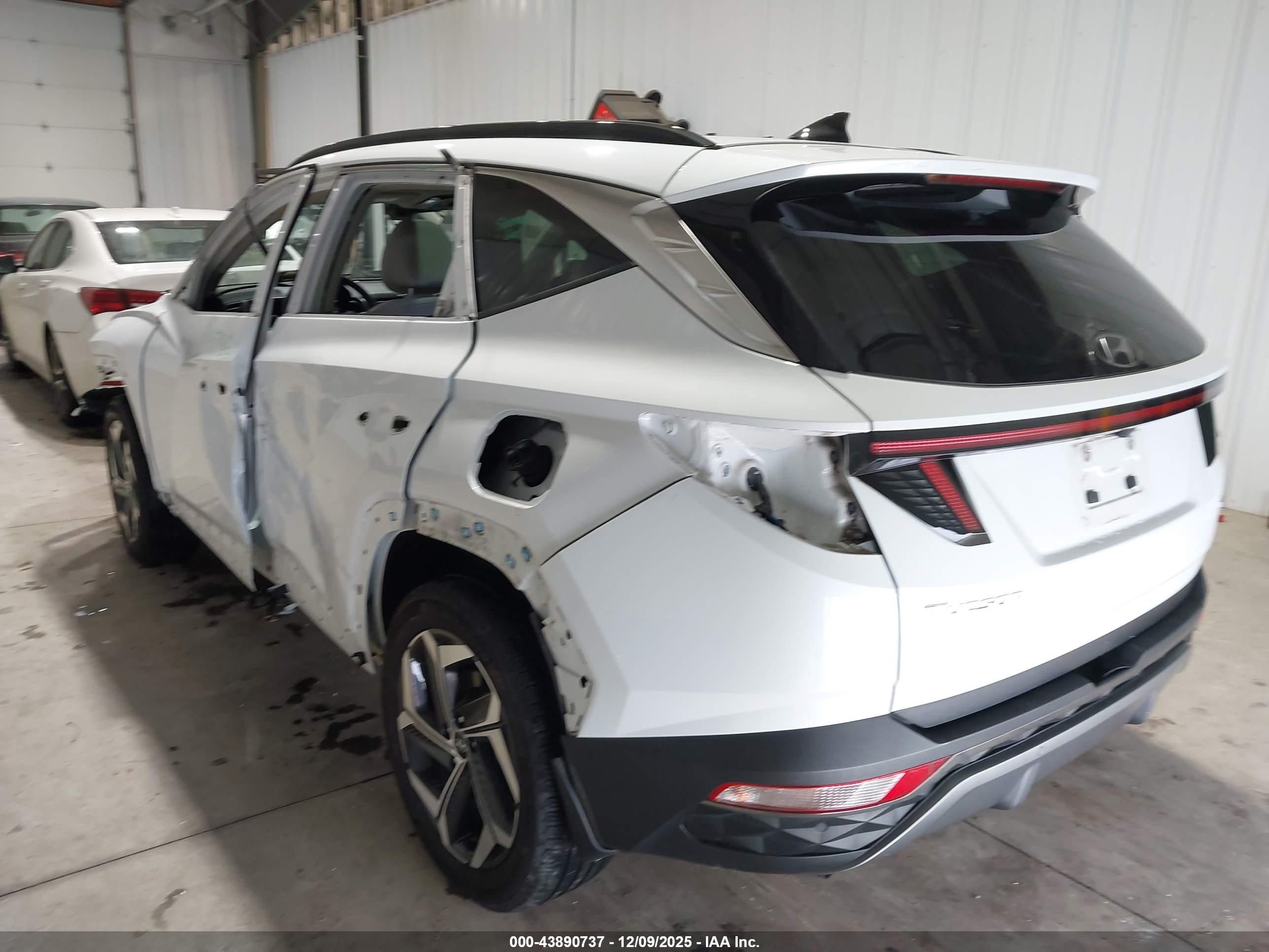 HYUNDAI TUCSON image 3