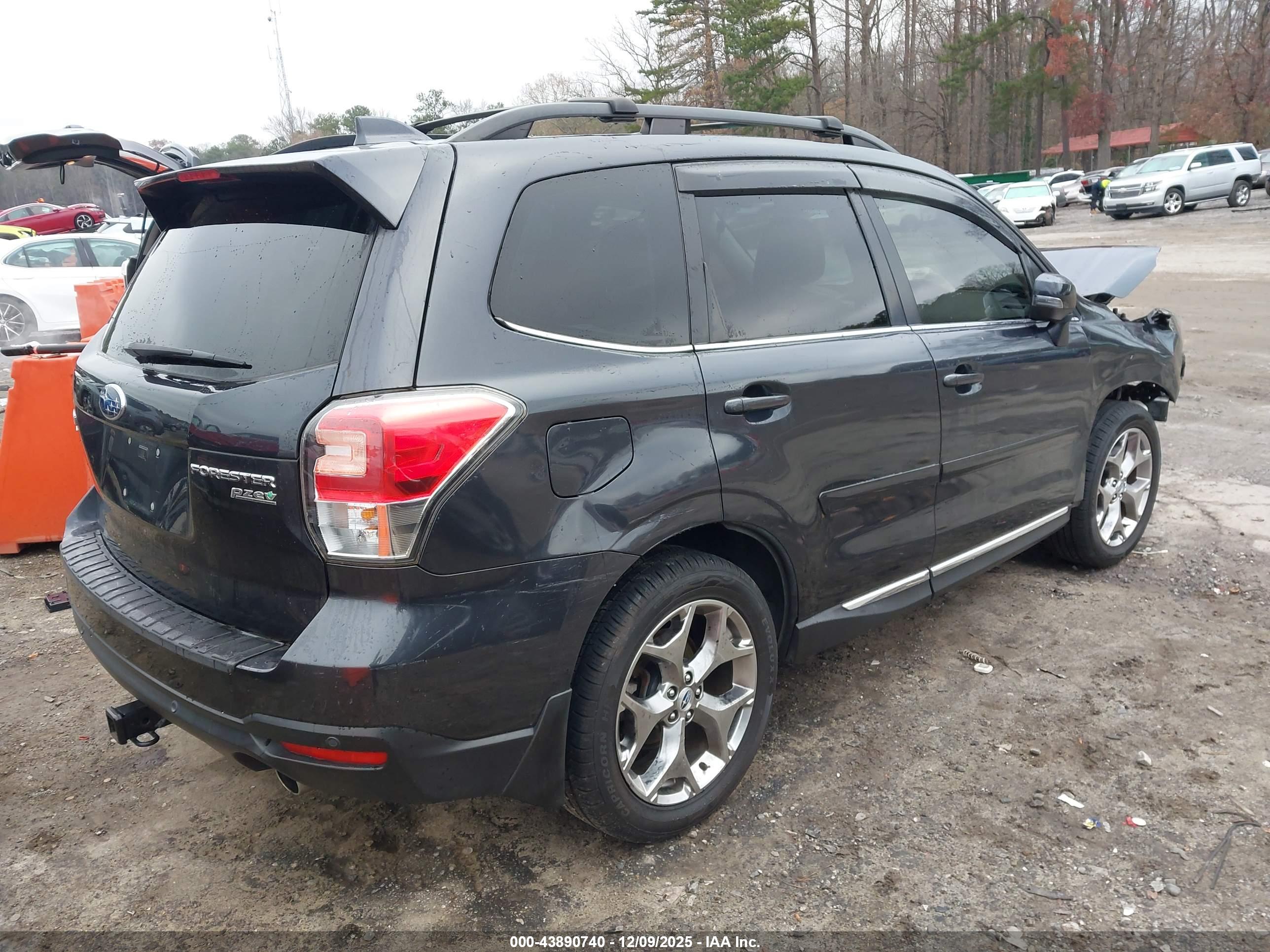 SUBARU FORESTER image 4