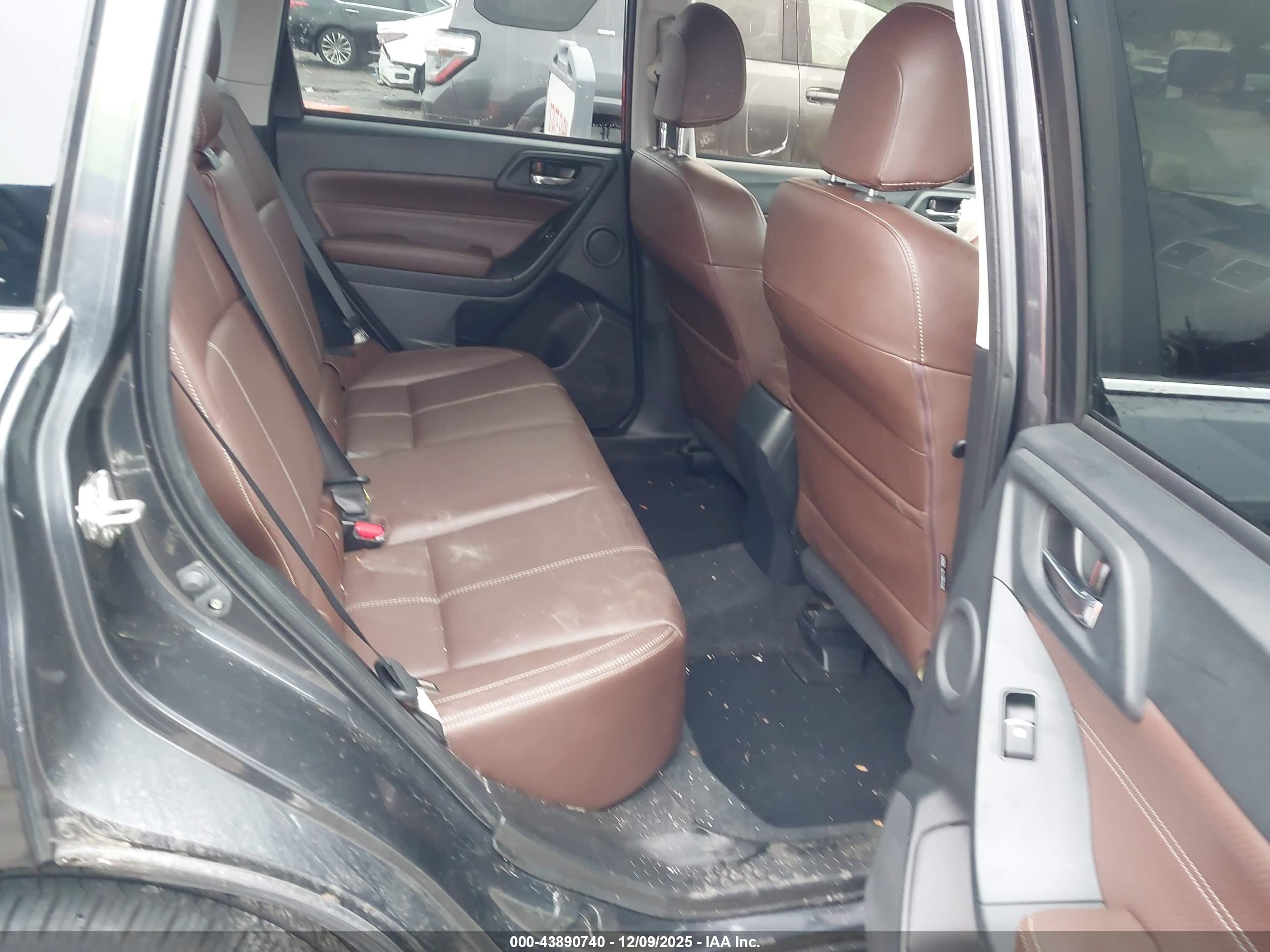 SUBARU FORESTER image 8