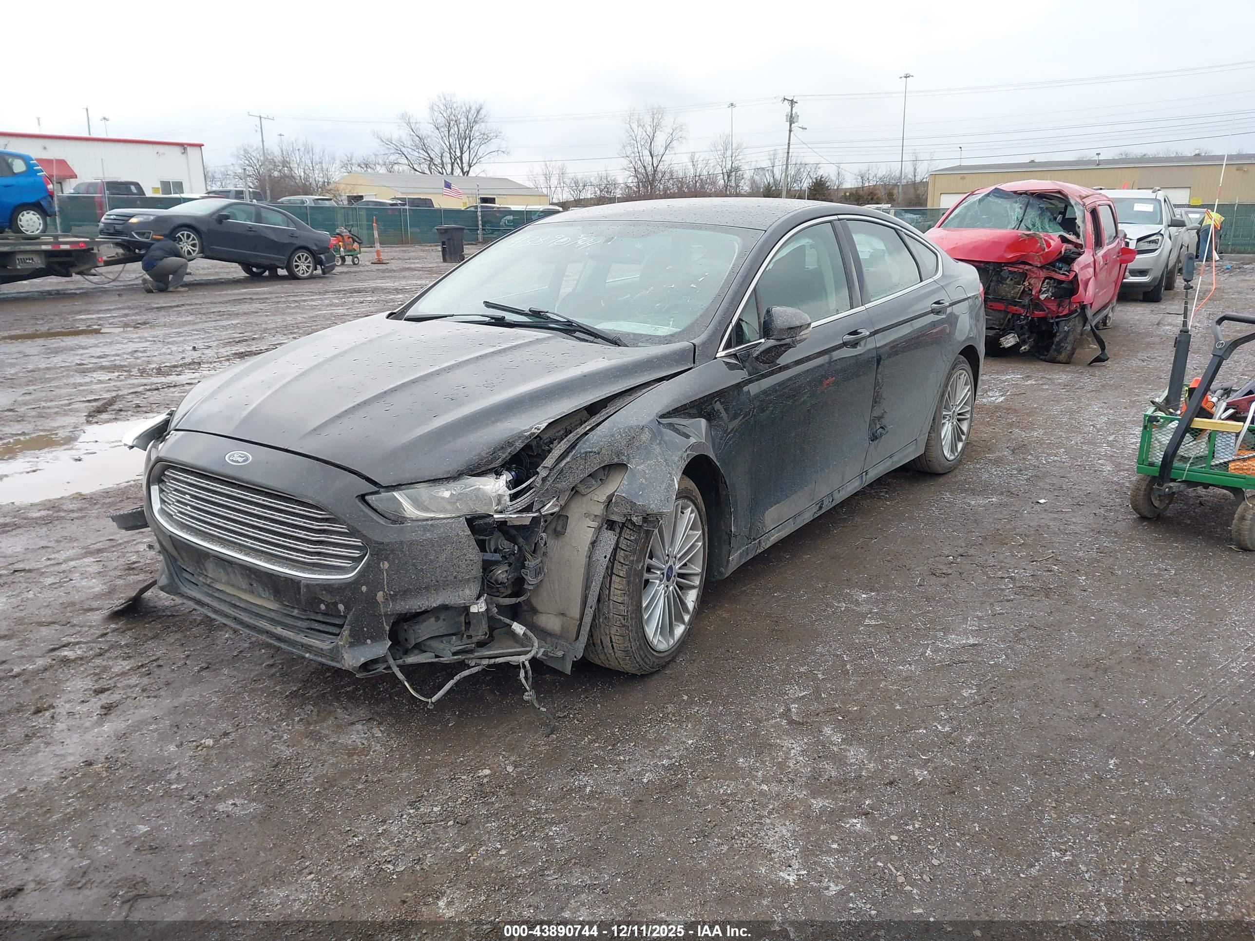 FORD FUSION image 2