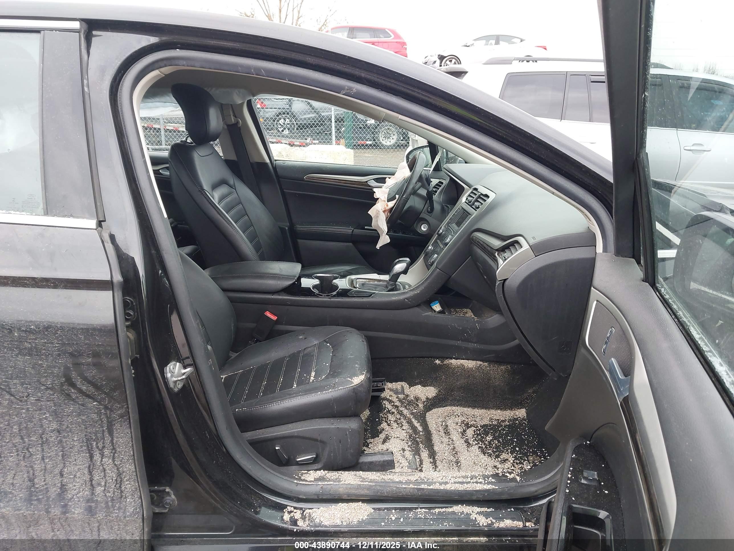 FORD FUSION image 5