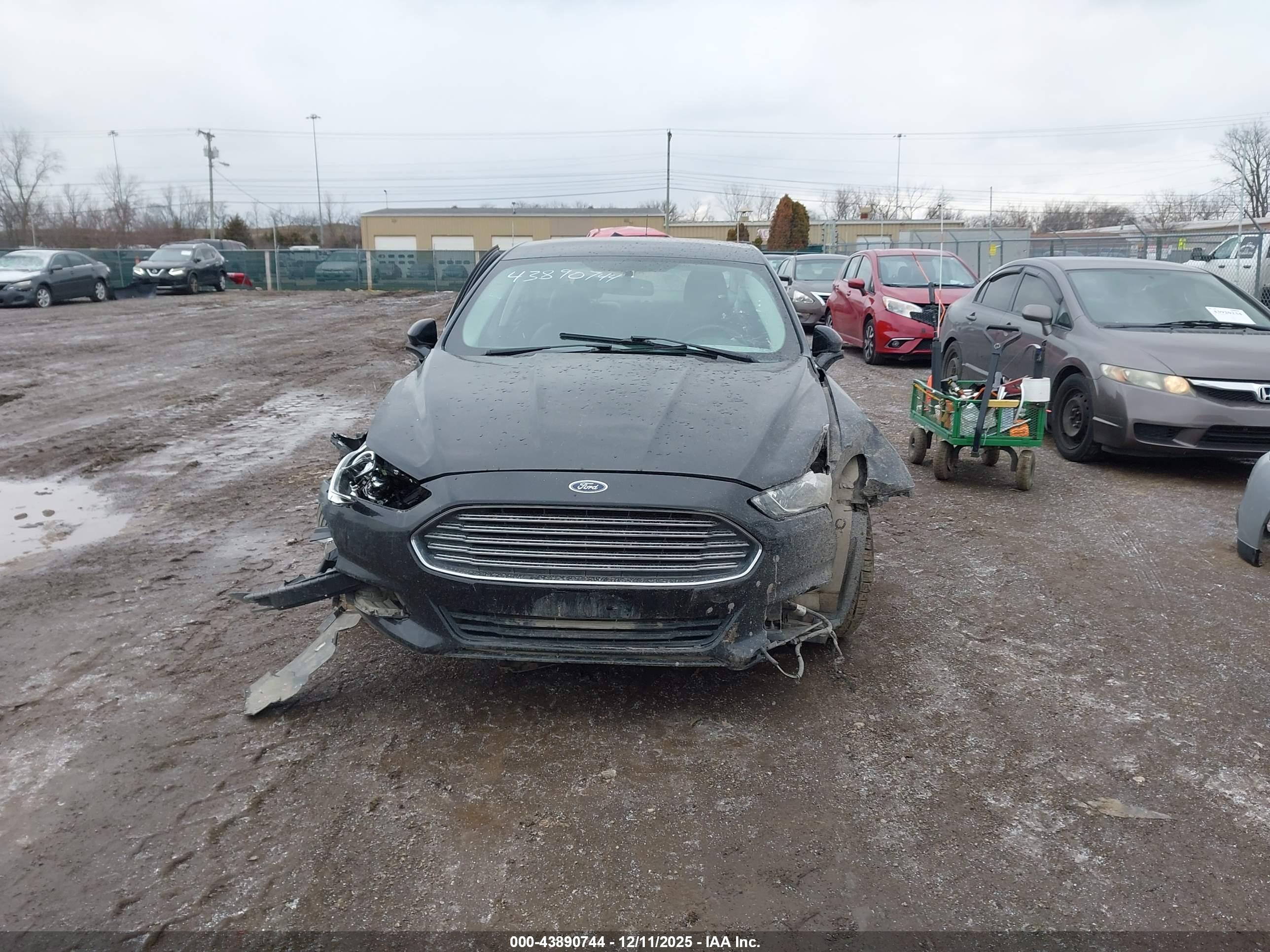 FORD FUSION image 6