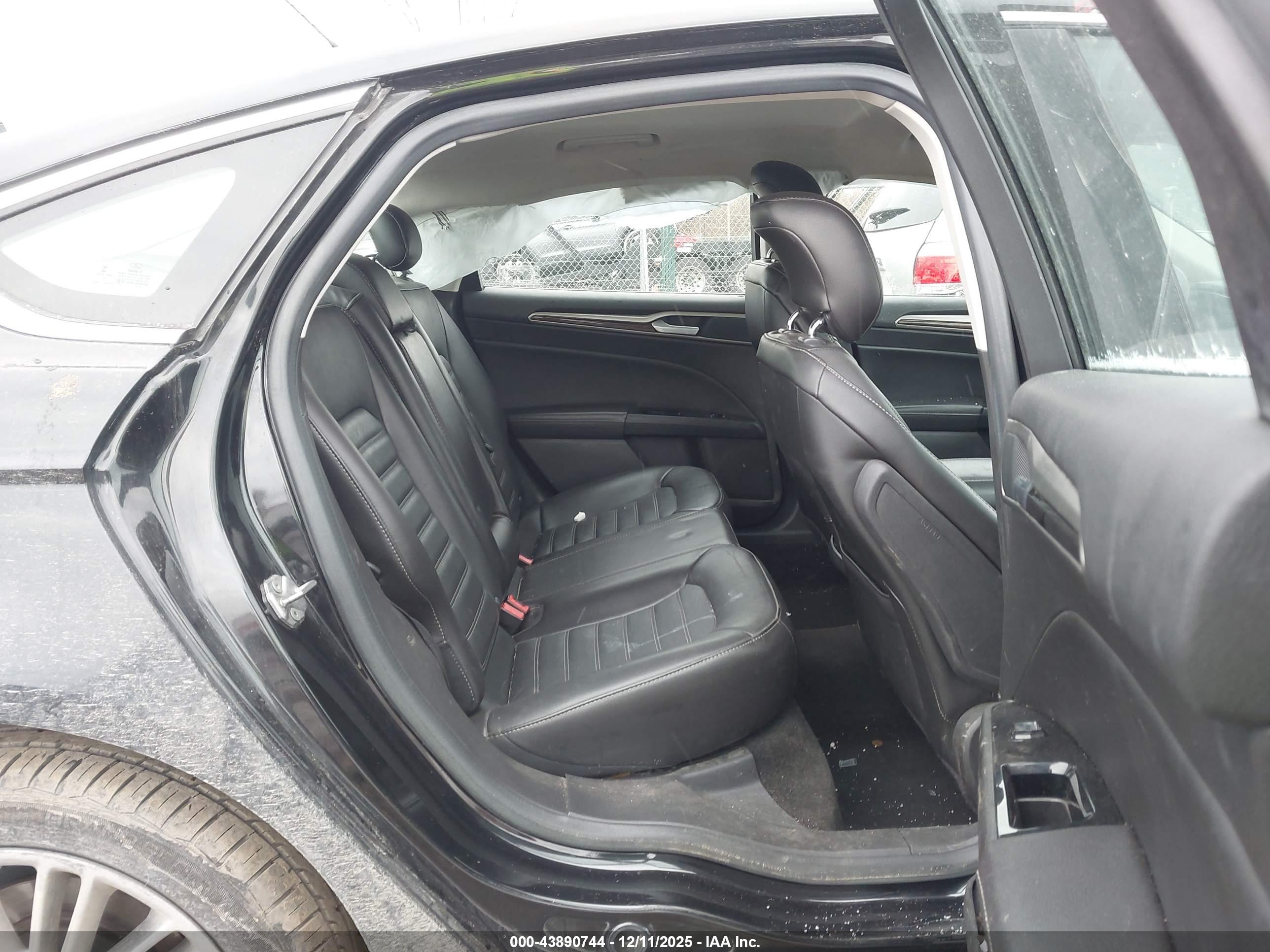 FORD FUSION image 8