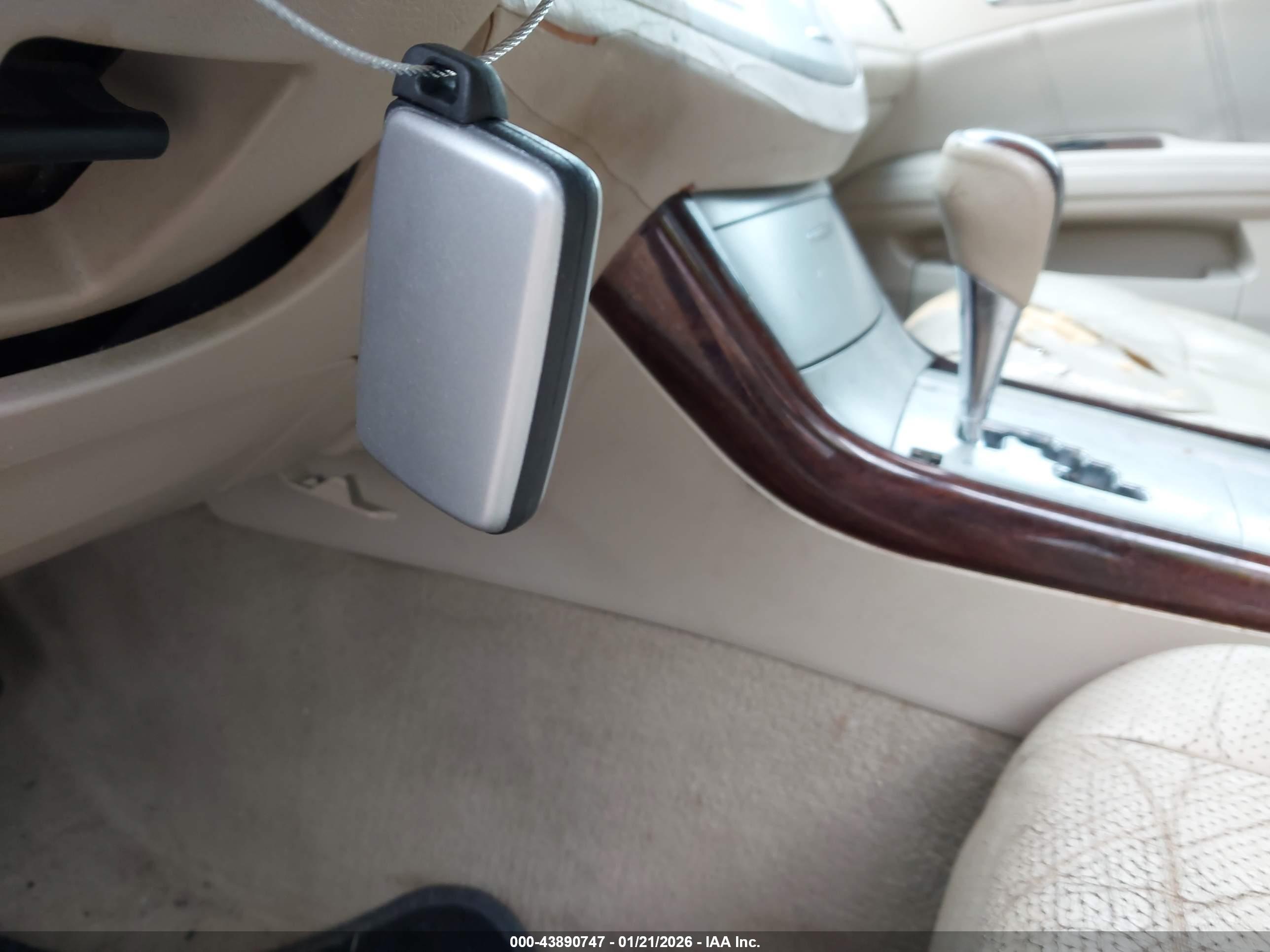 TOYOTA AVALON image 11