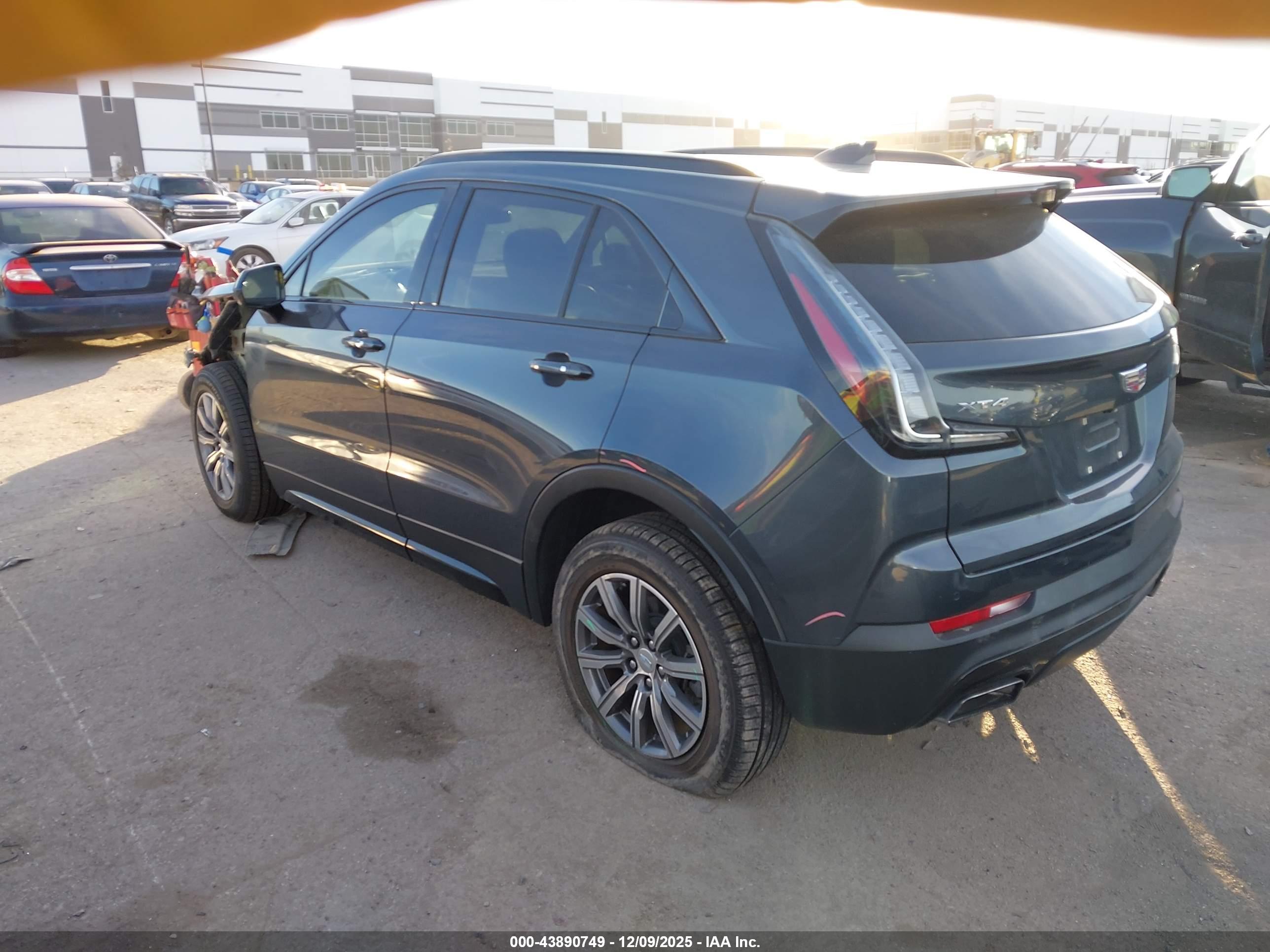 CADILLAC XT4 image 3