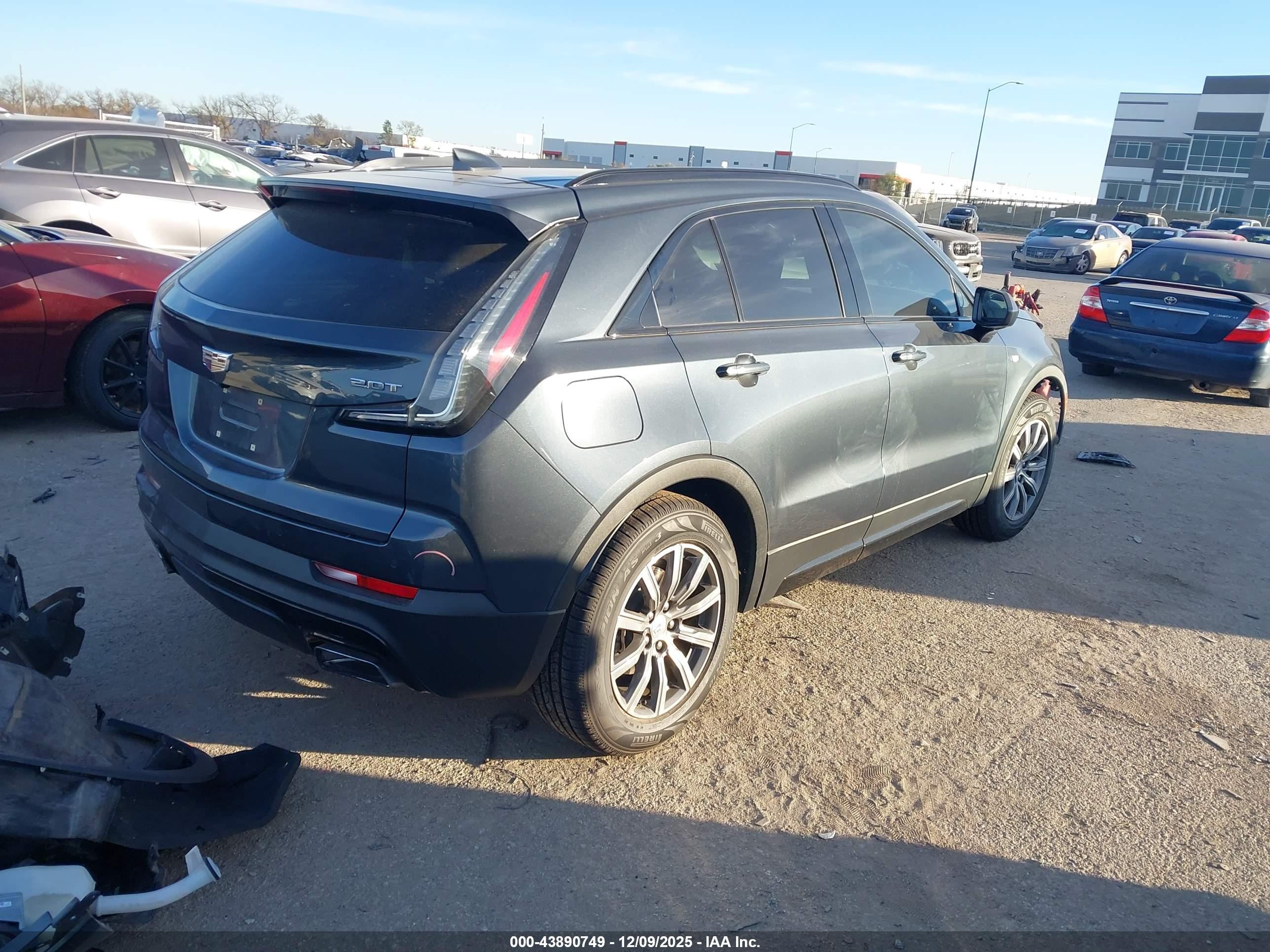 CADILLAC XT4 image 4