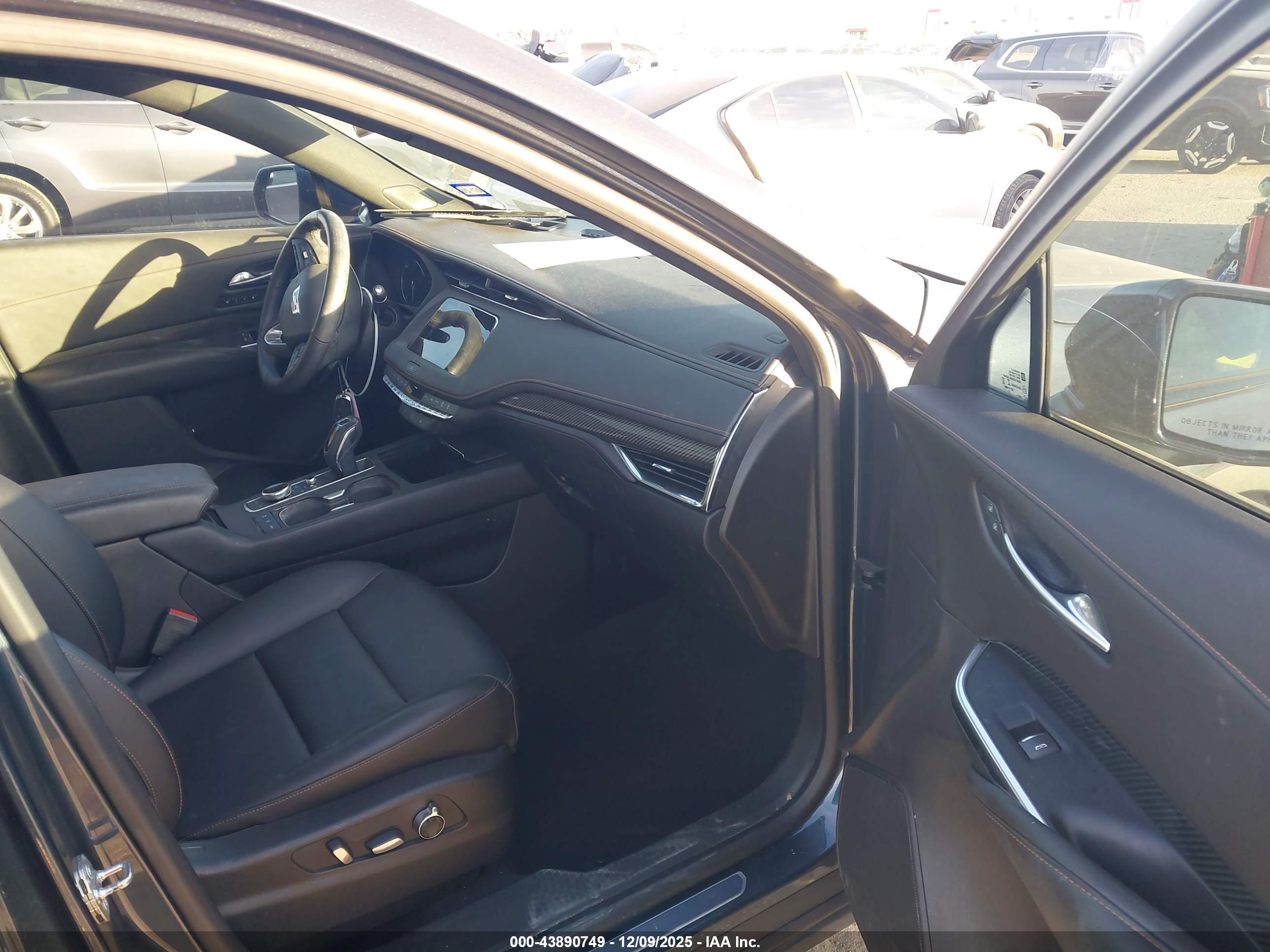 CADILLAC XT4 image 5