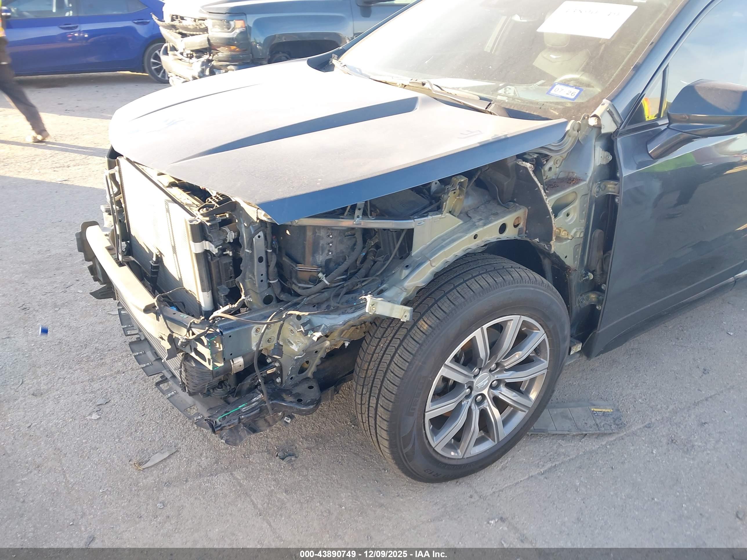 CADILLAC XT4 image 6