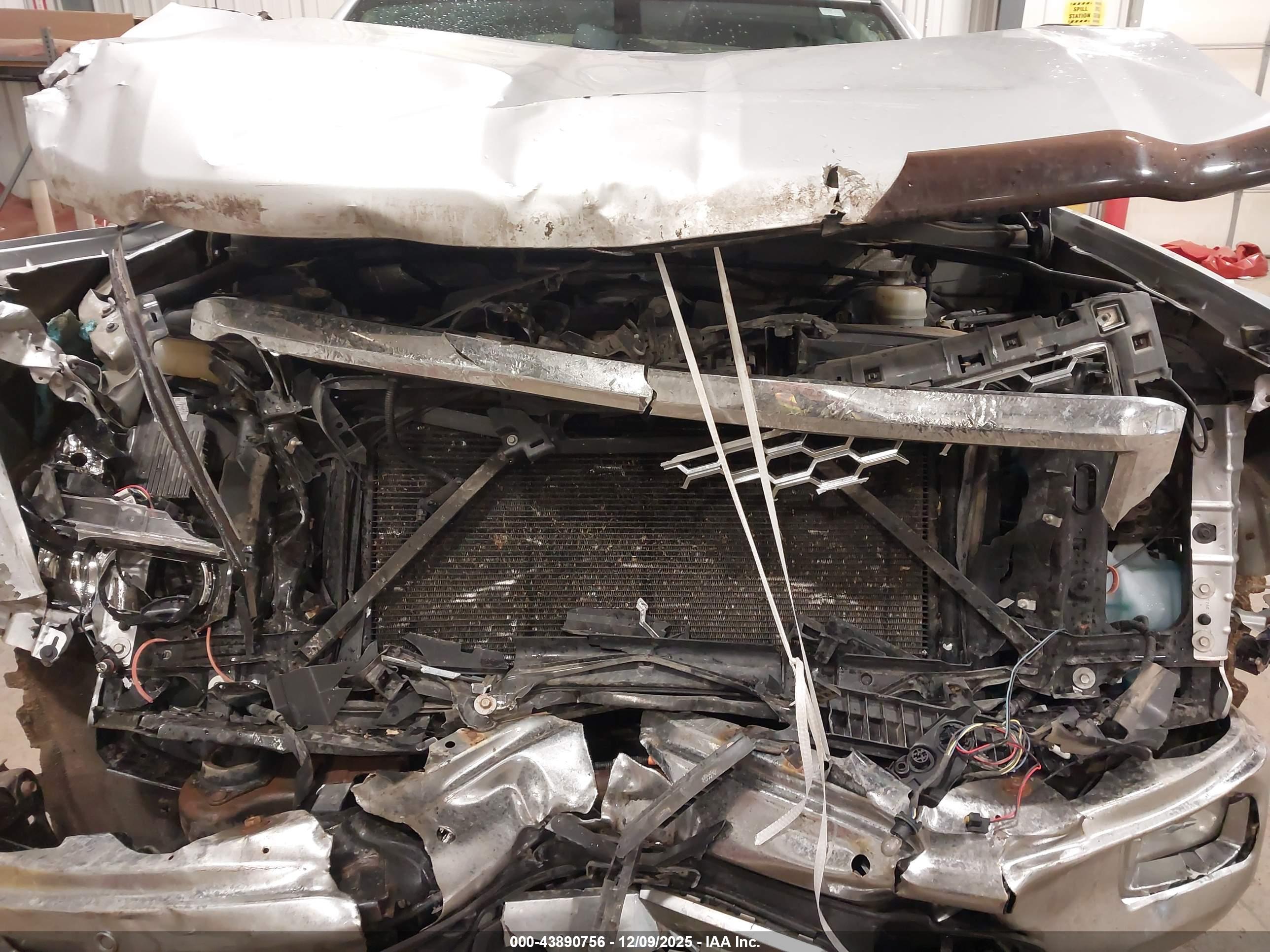 CHEVROLET SILVERADO image 6