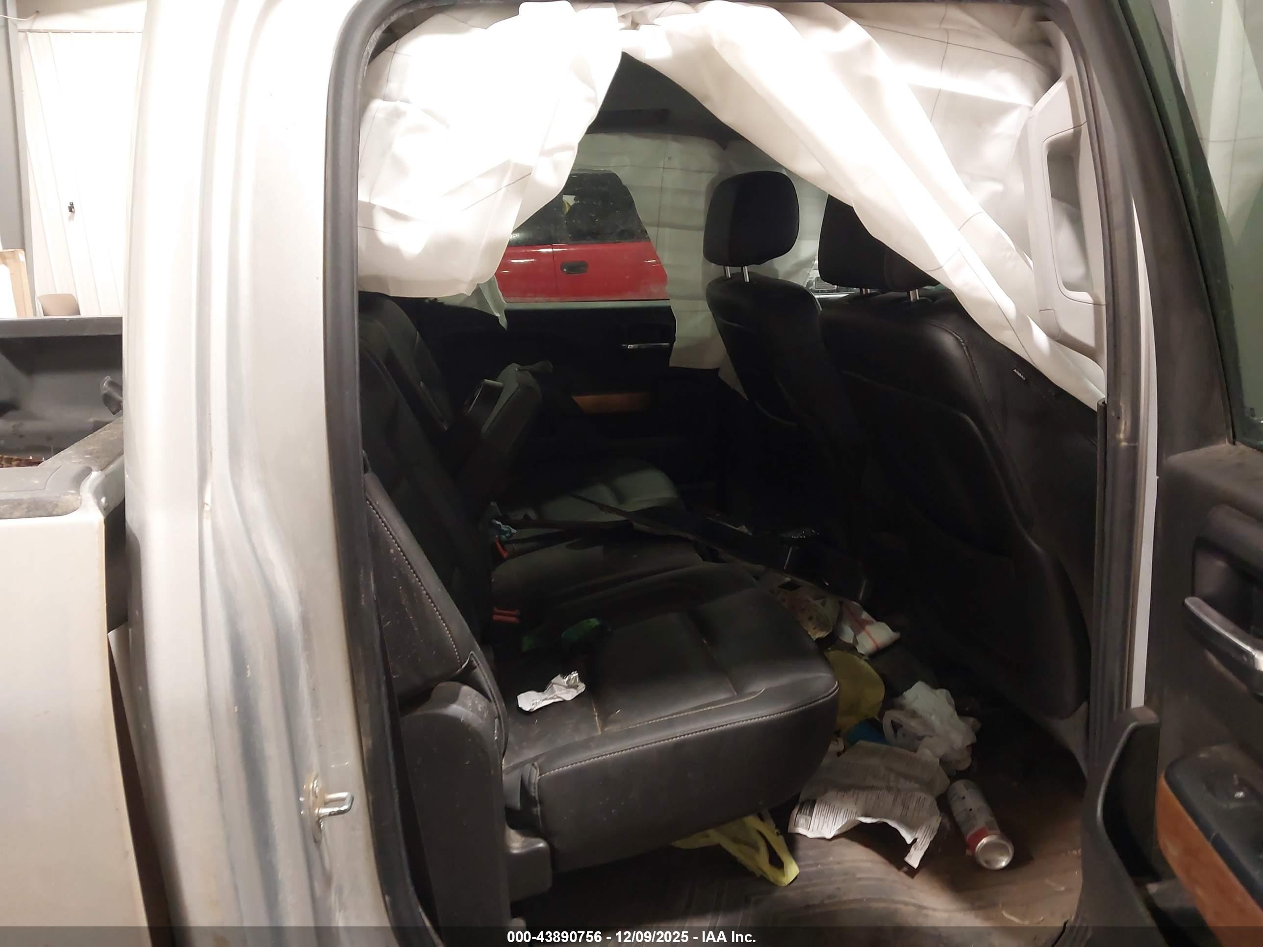 CHEVROLET SILVERADO image 8