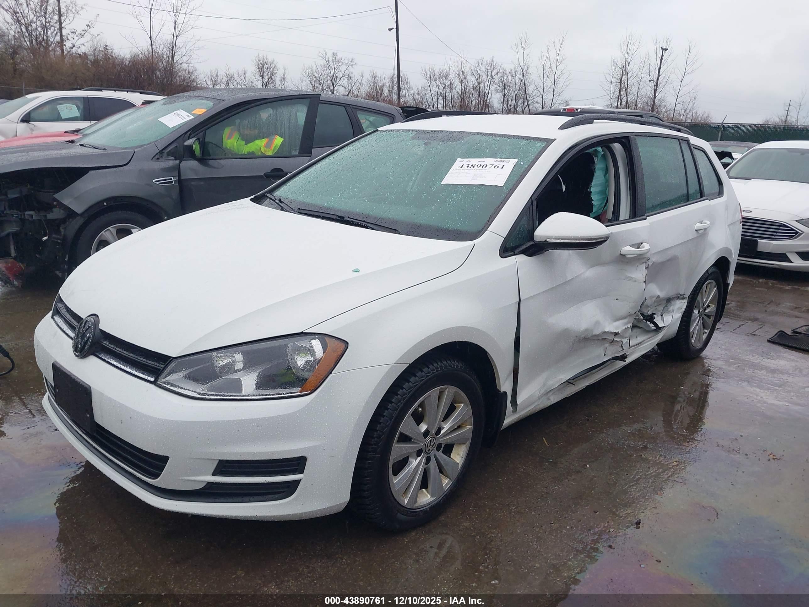 VOLKSWAGEN GOLF image 2
