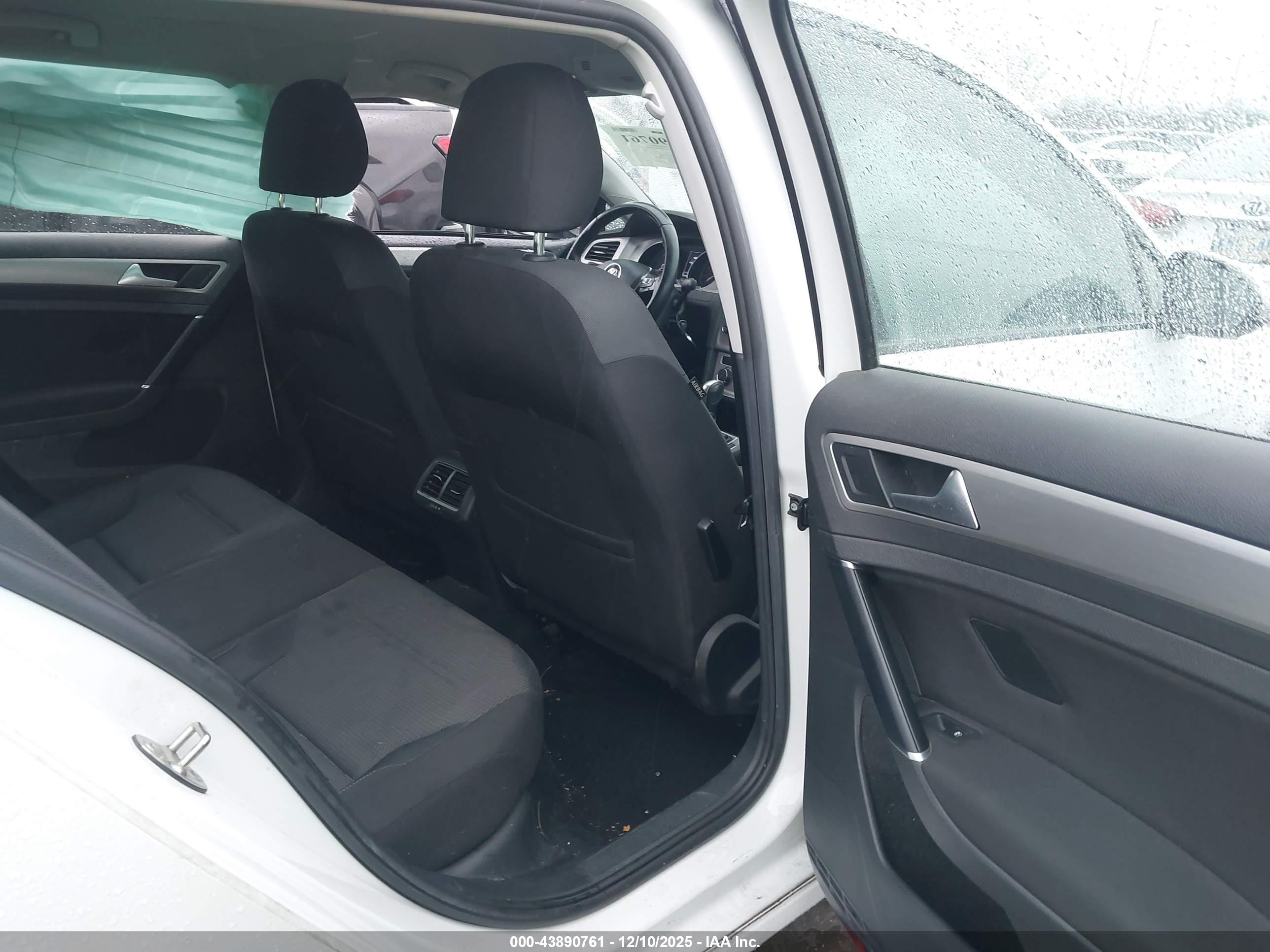 VOLKSWAGEN GOLF image 8
