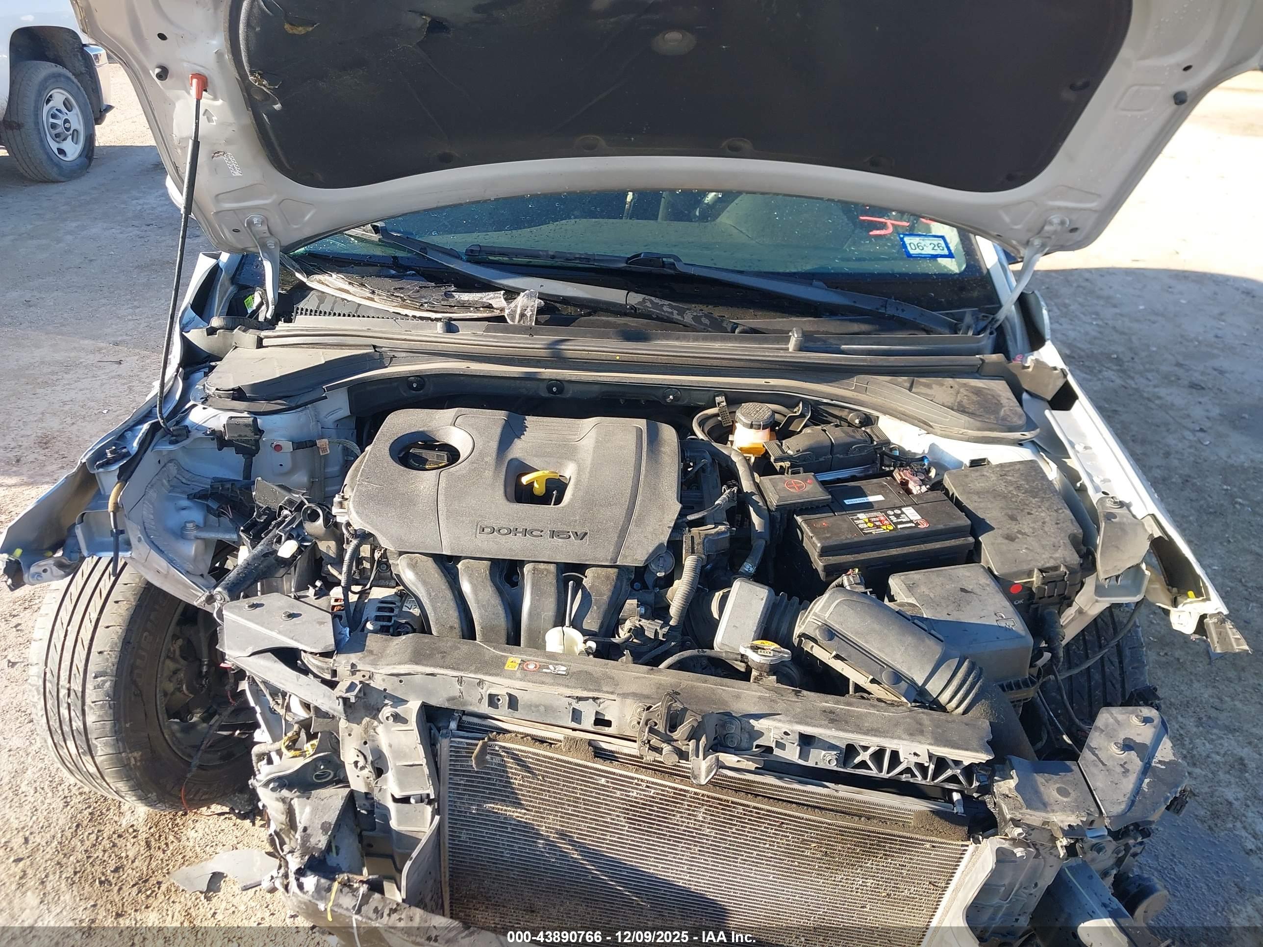 HYUNDAI ELANTRA image 10