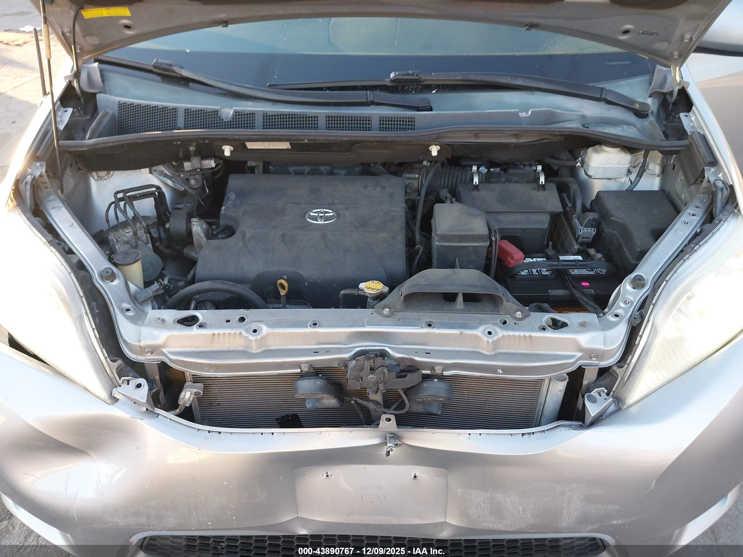 TOYOTA SIENNA image 10