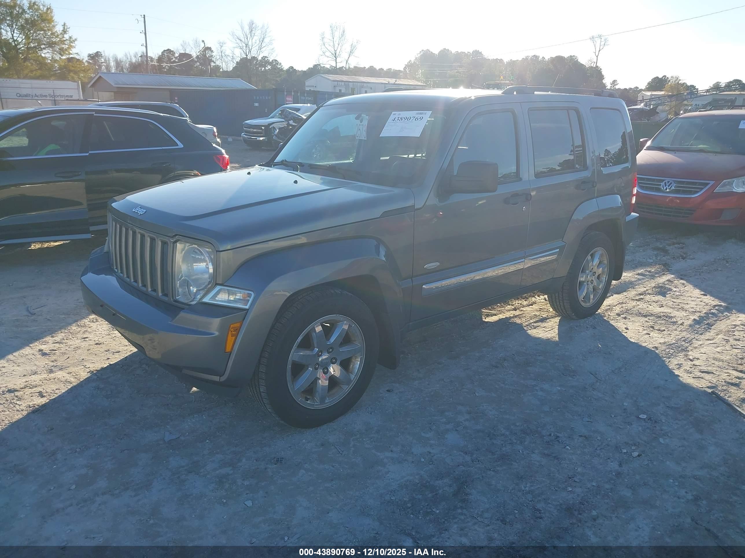 JEEP LIBERTY image 2