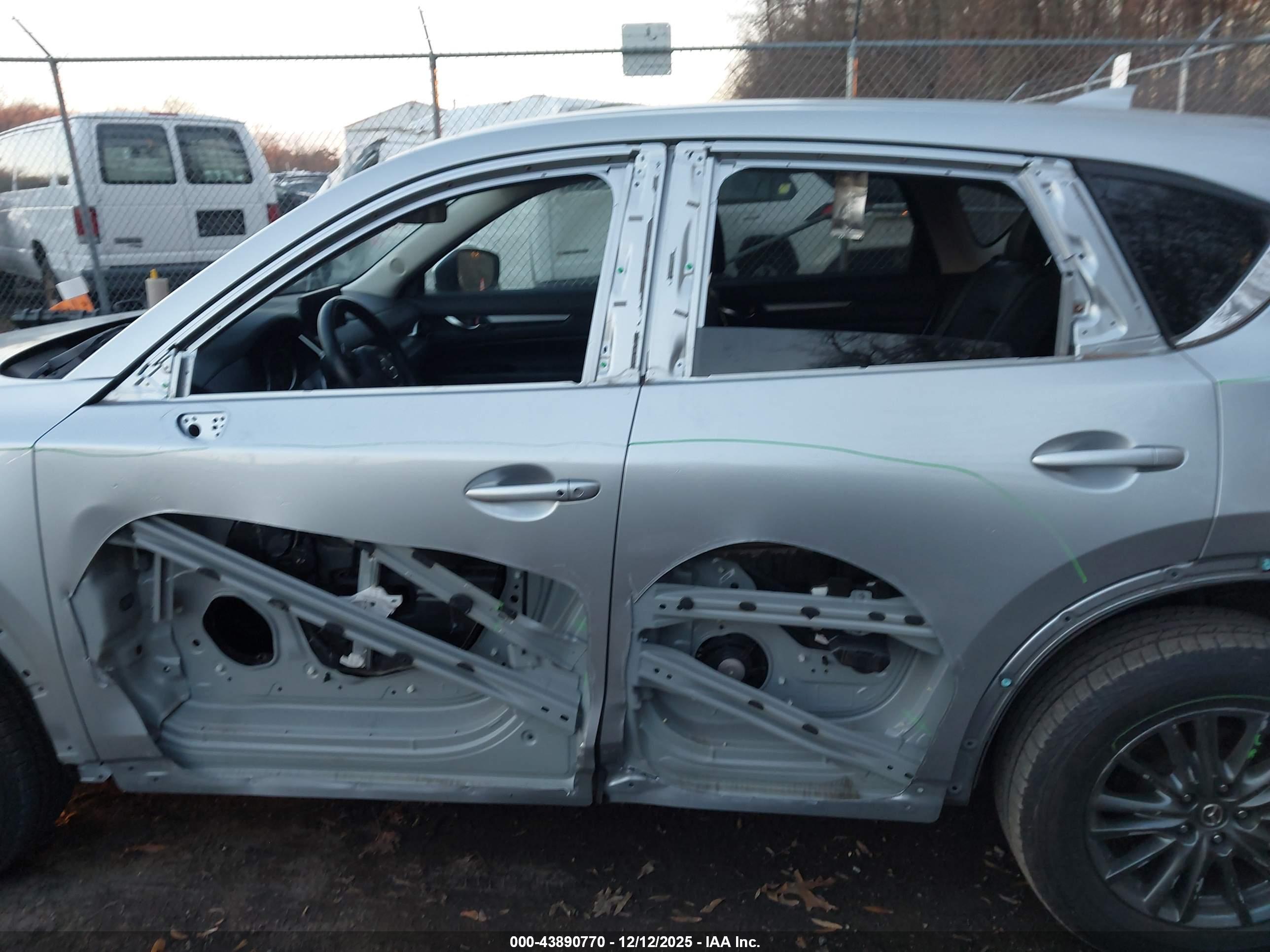 MAZDA CX-5 image 6
