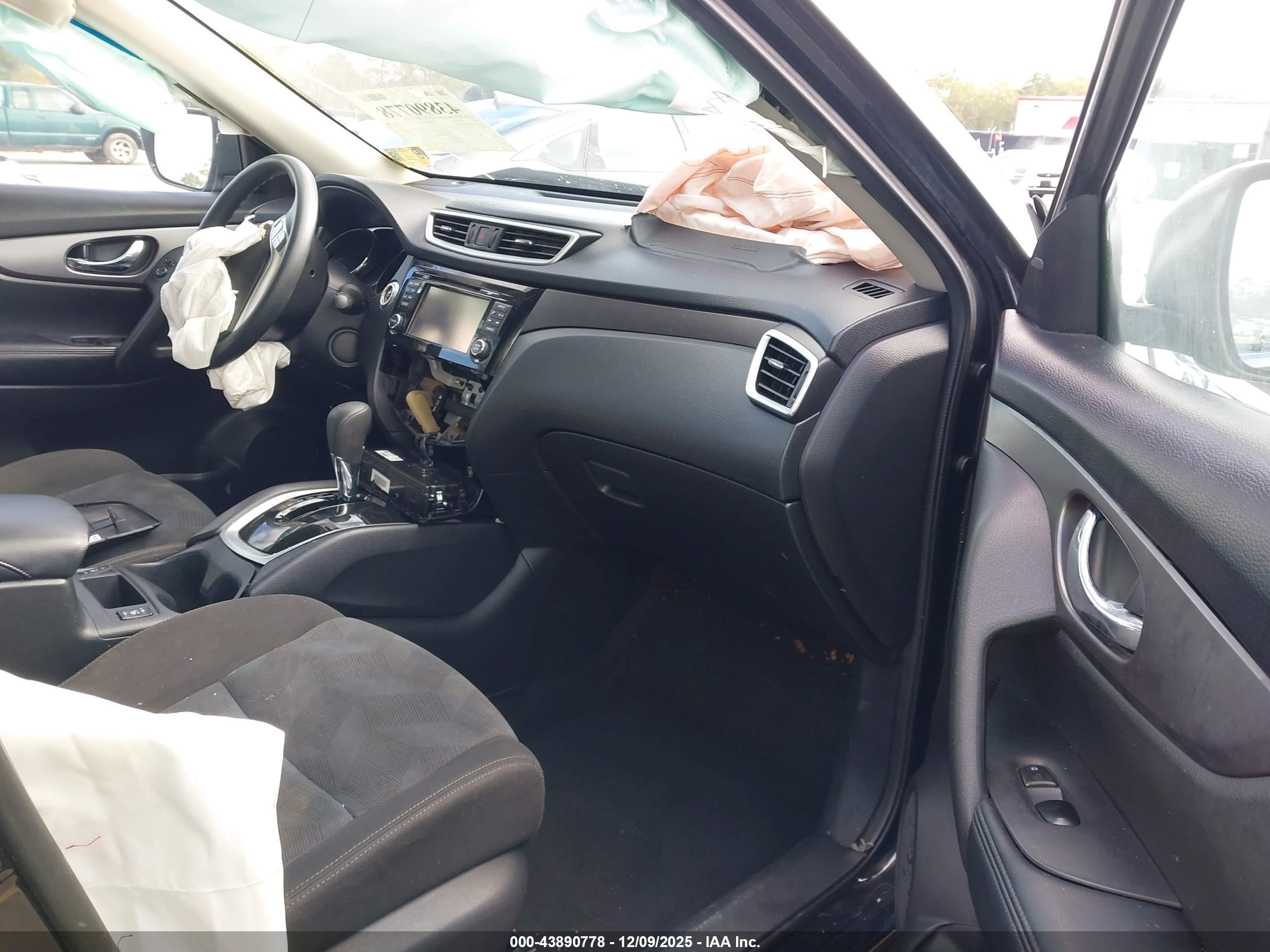 NISSAN ROGUE image 5