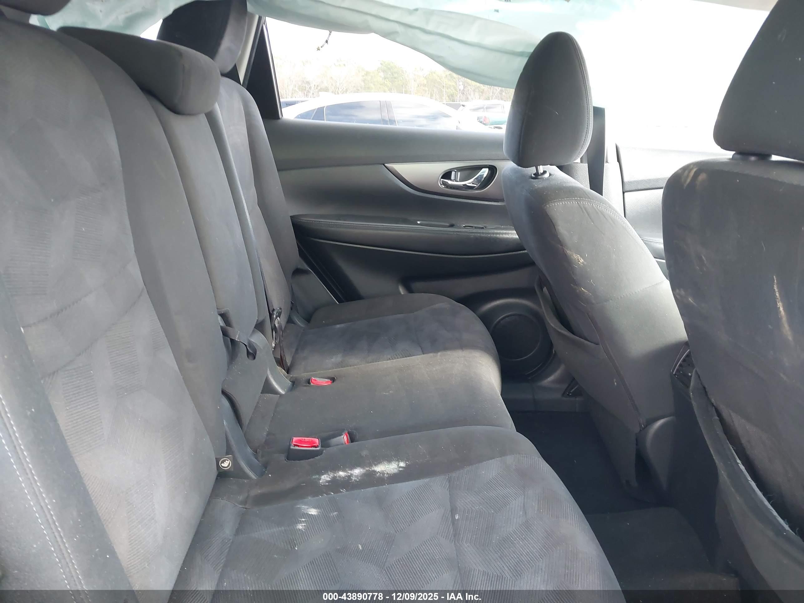 NISSAN ROGUE image 8