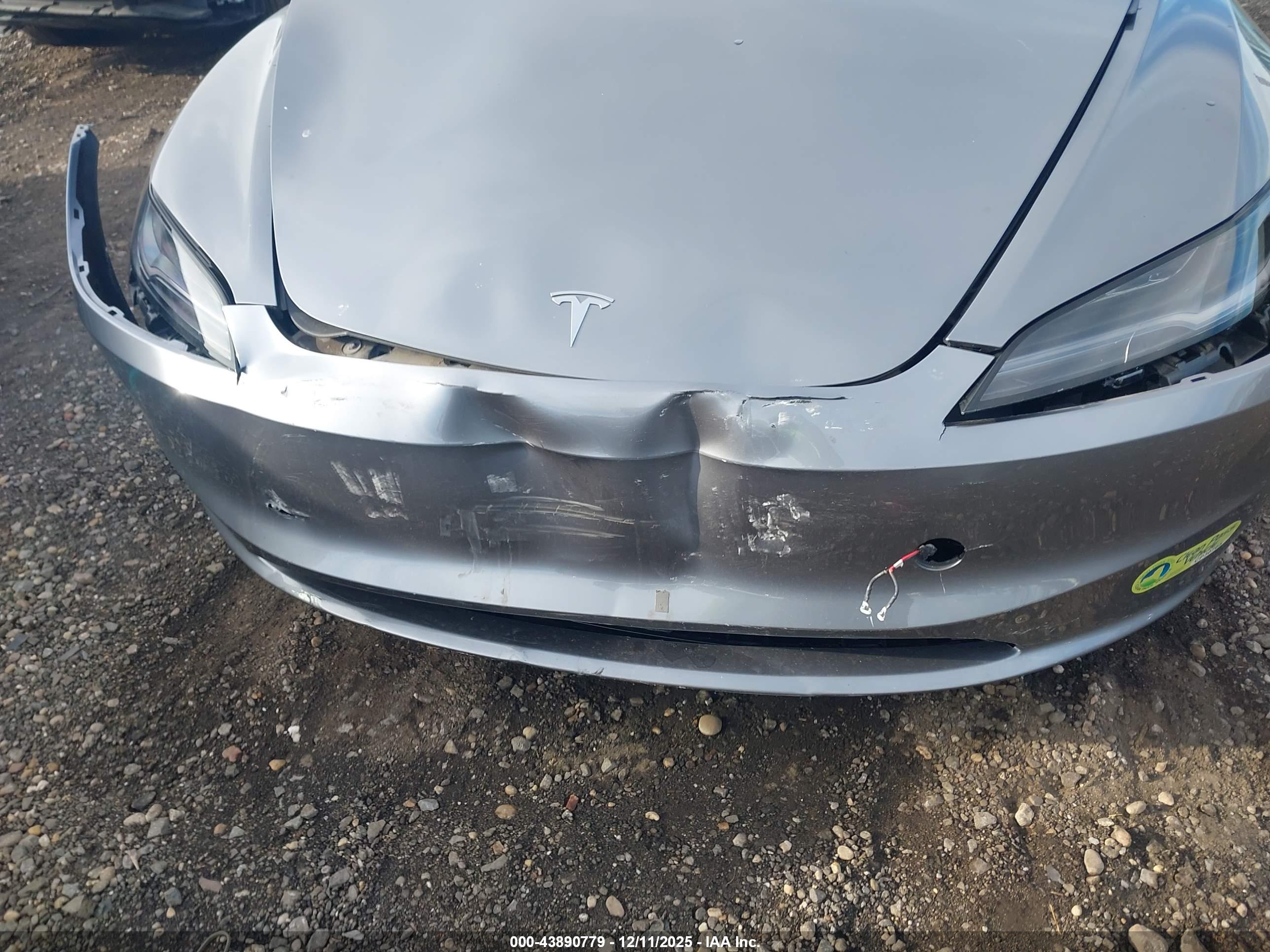 TESLA MODEL image 10