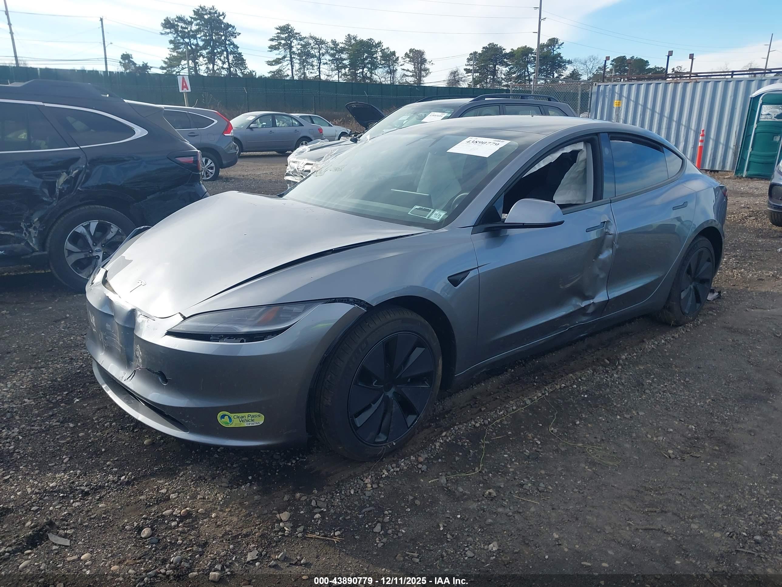 TESLA MODEL image 2