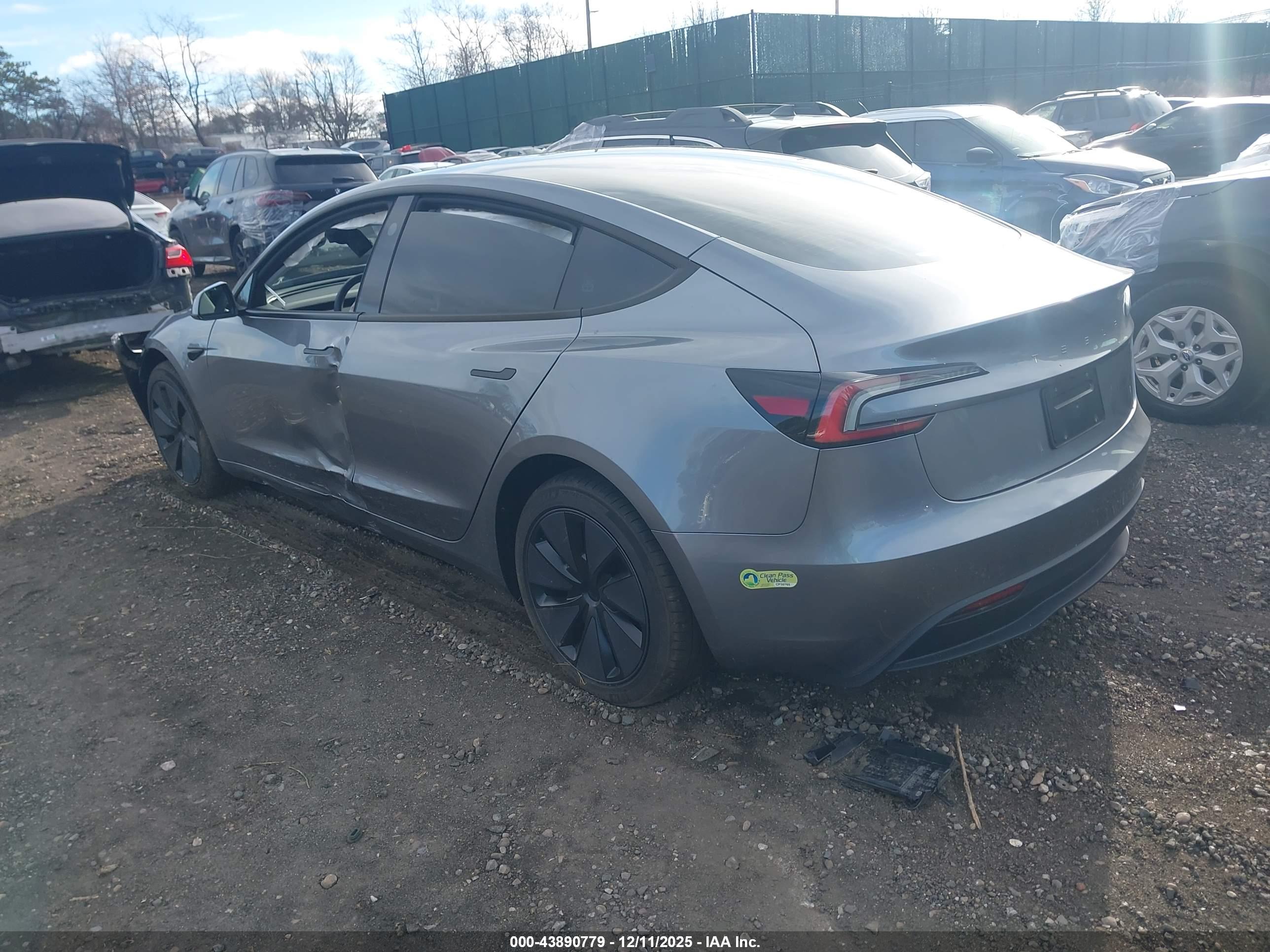 TESLA MODEL image 3