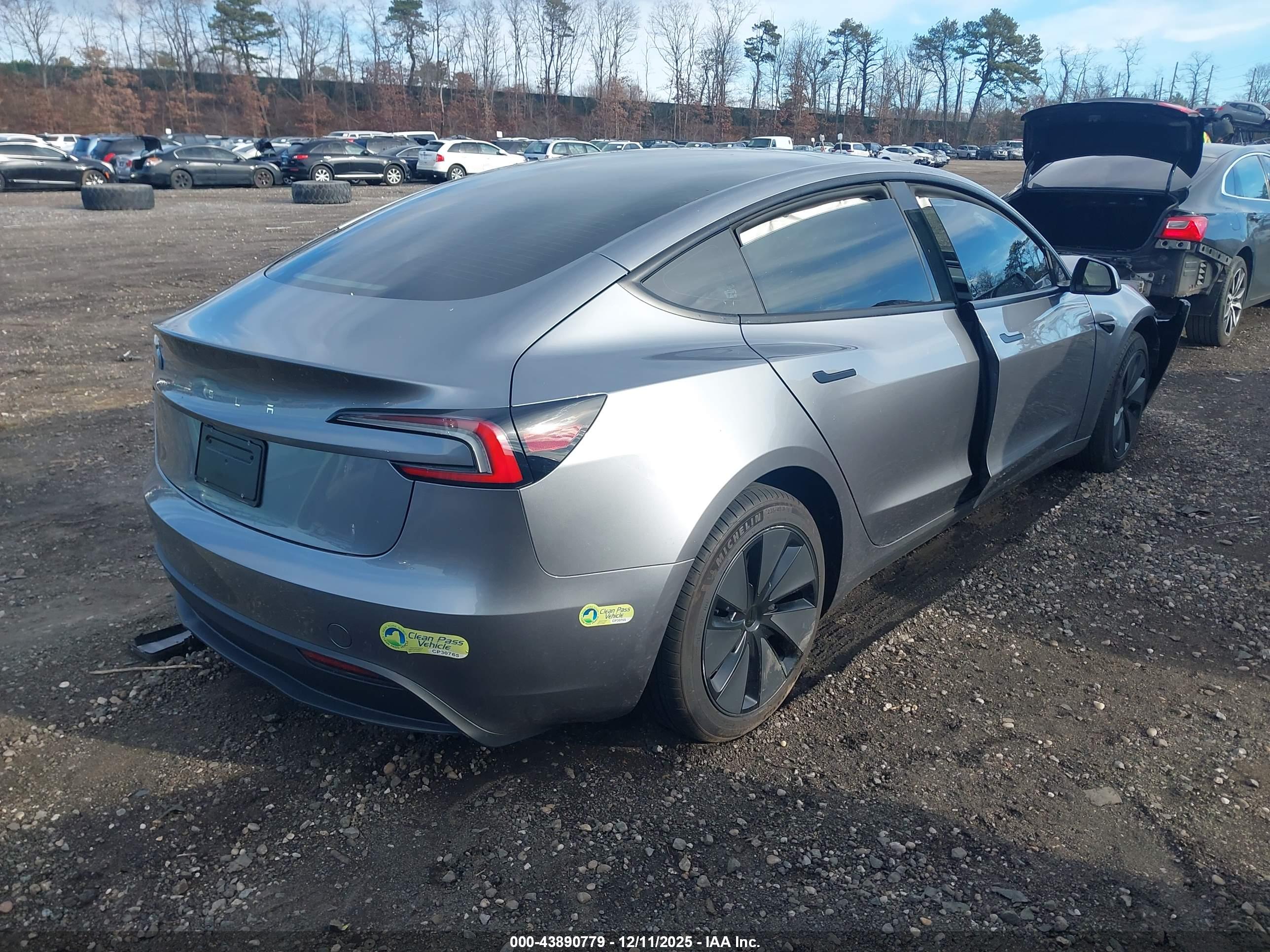 TESLA MODEL image 4