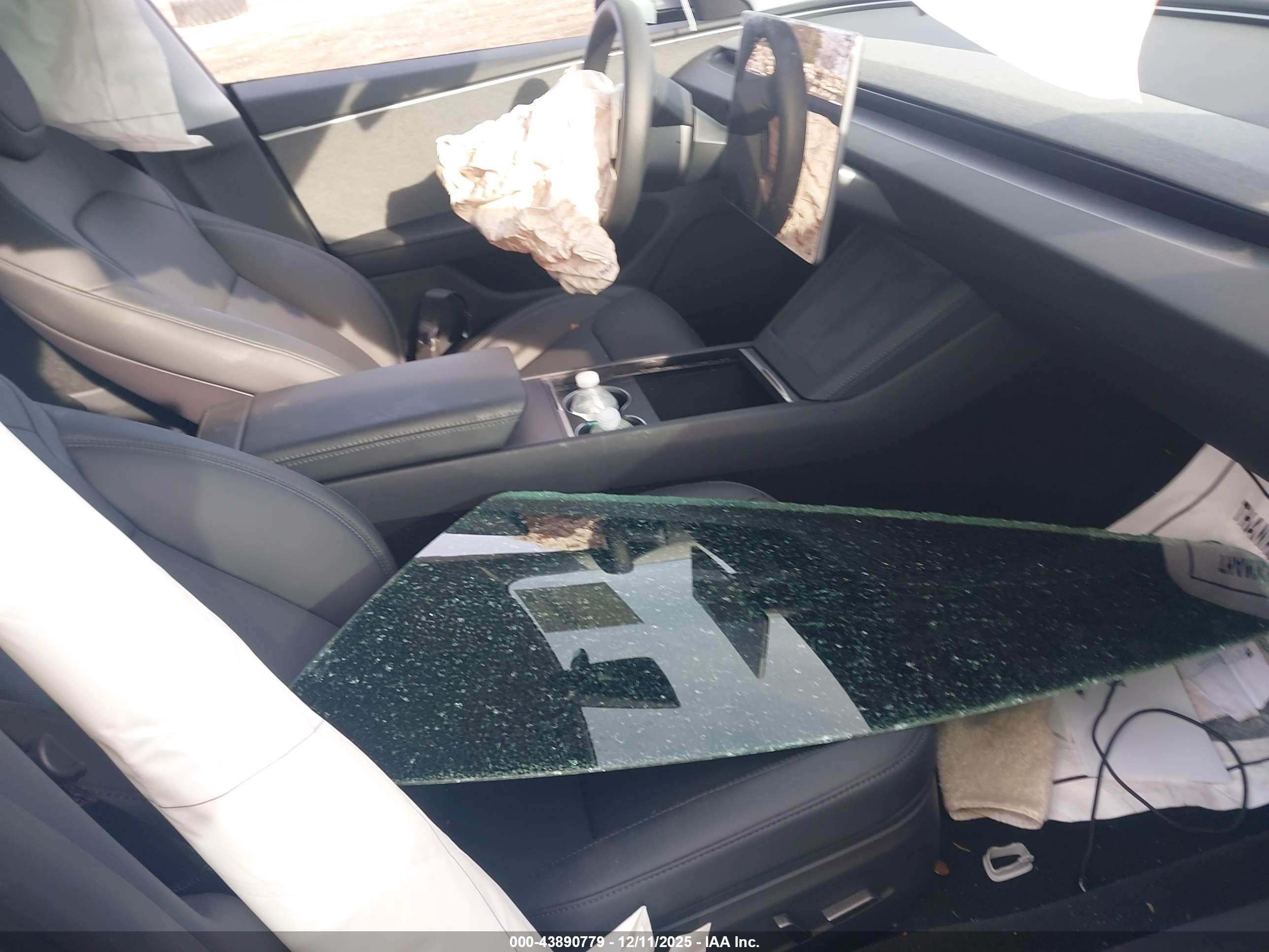 TESLA MODEL image 5