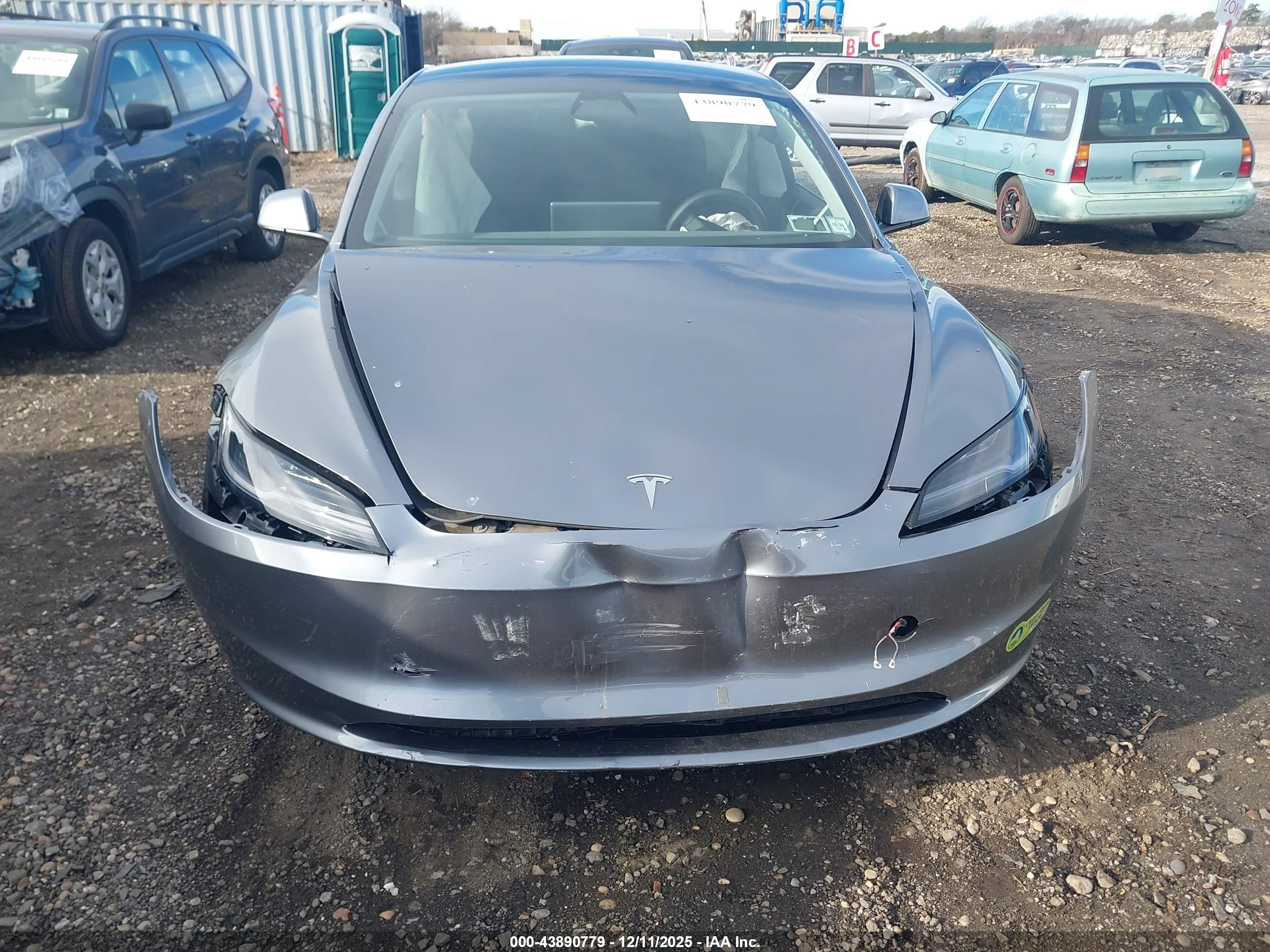 TESLA MODEL image 6