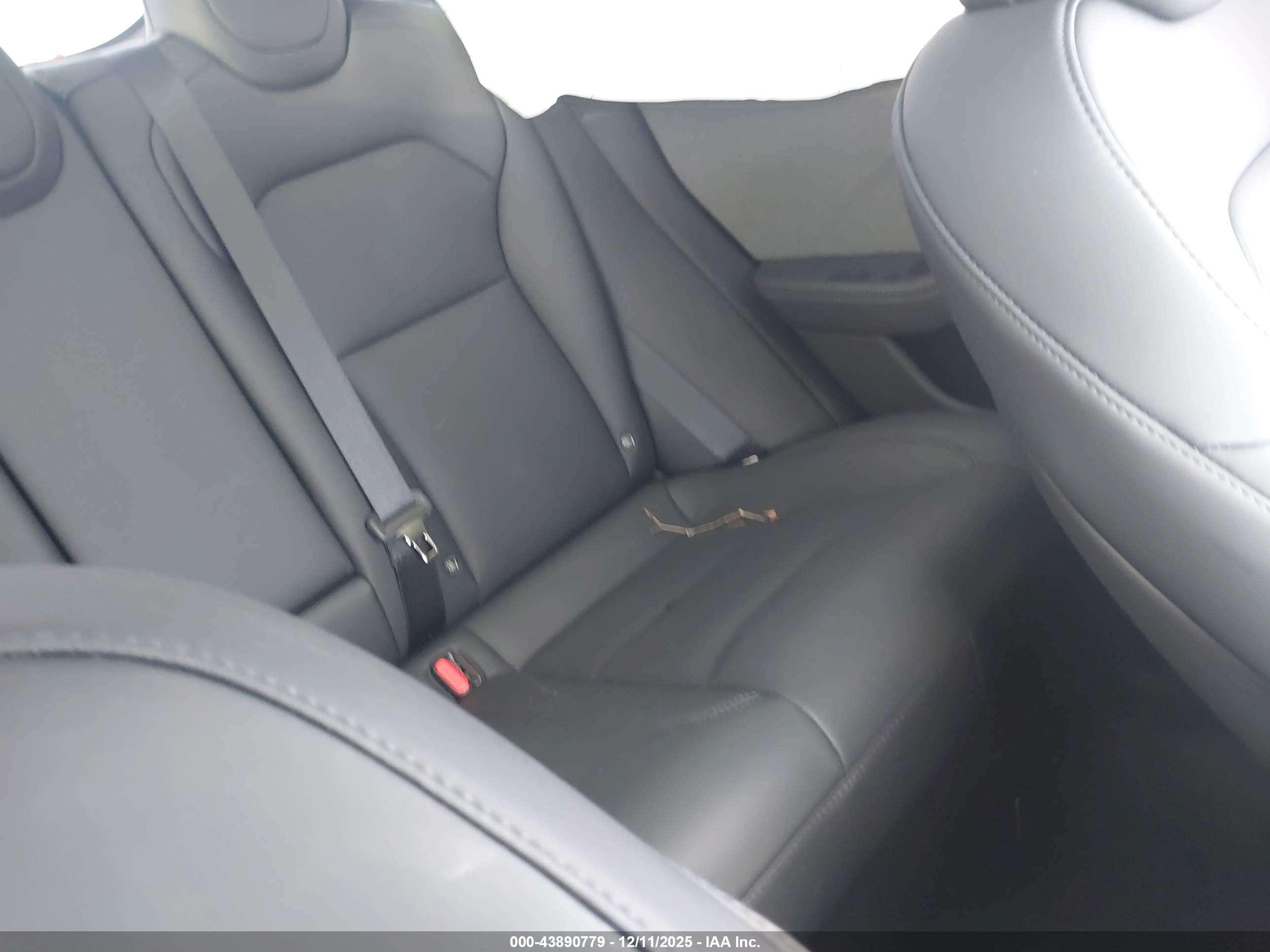 TESLA MODEL image 8