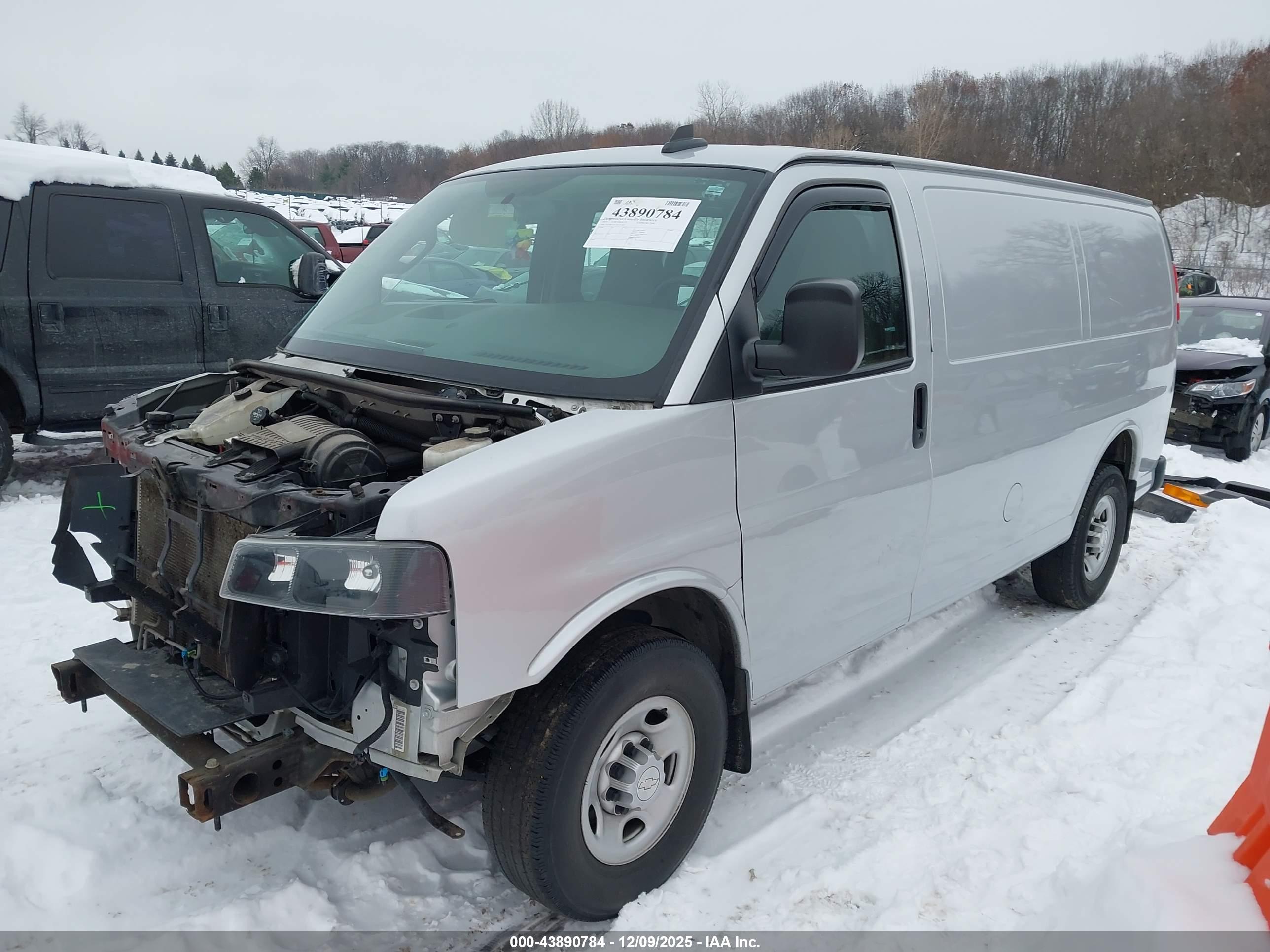 CHEVROLET EXPRESS image 2