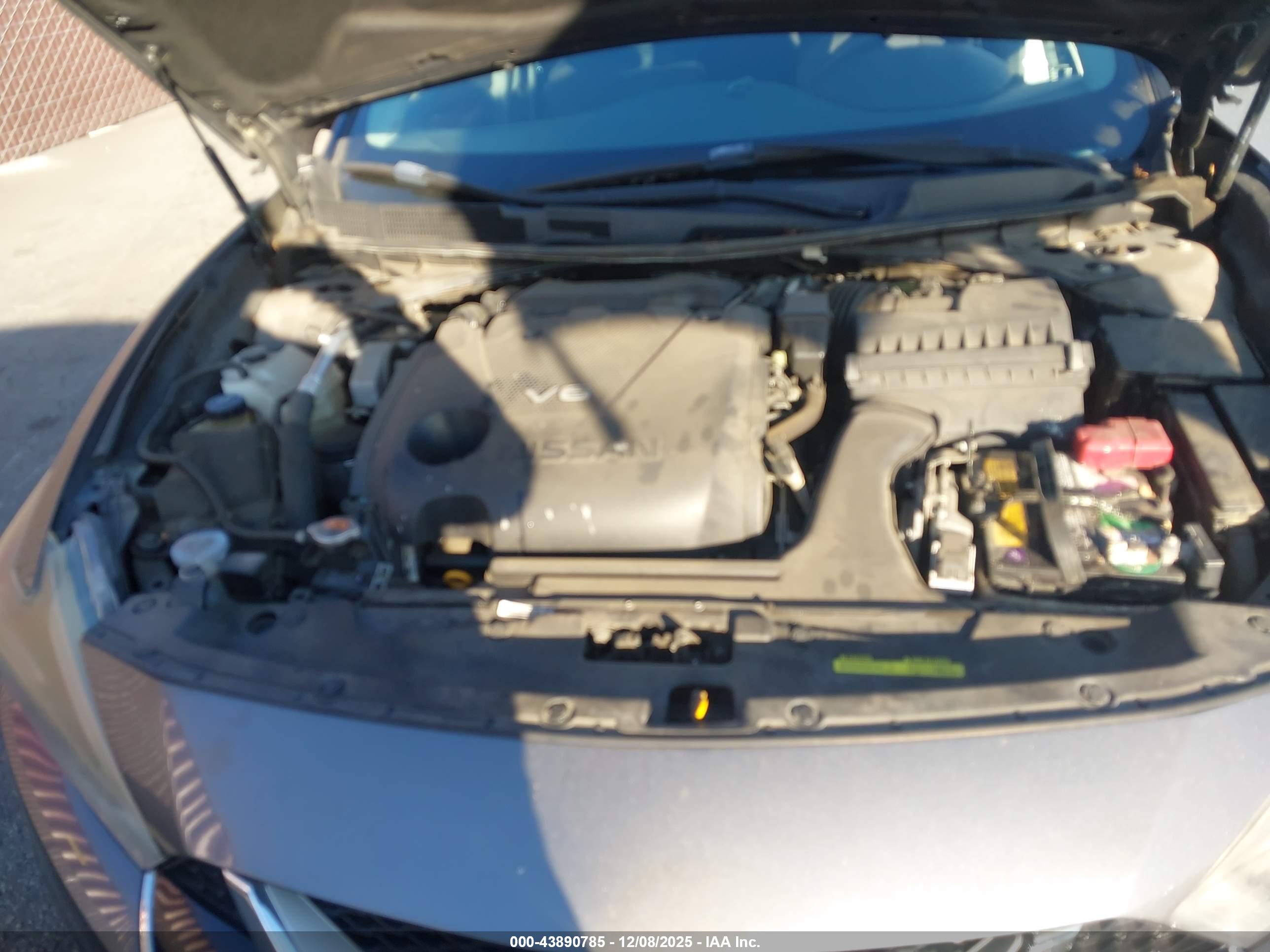 NISSAN MAXIMA image 10