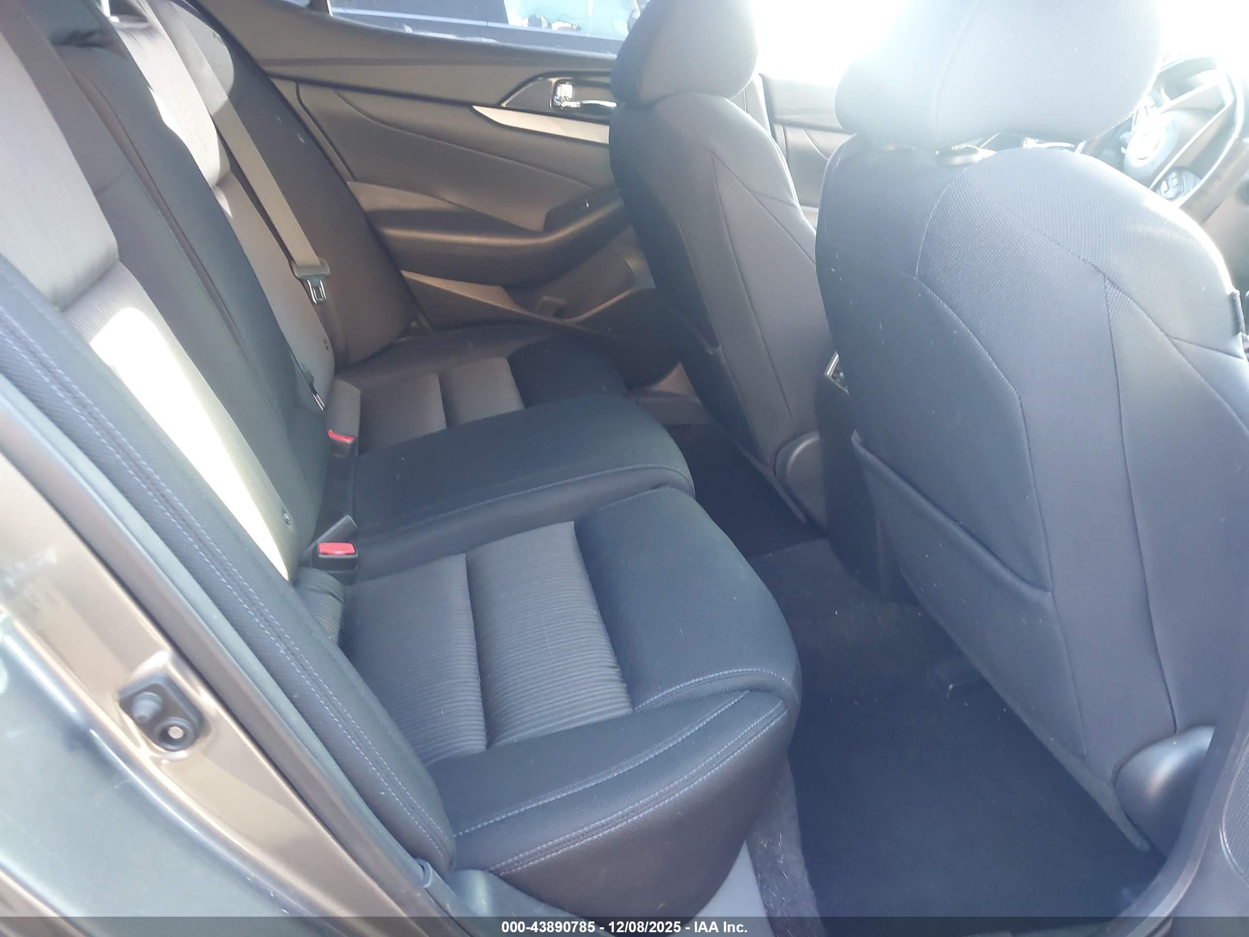 NISSAN MAXIMA image 8