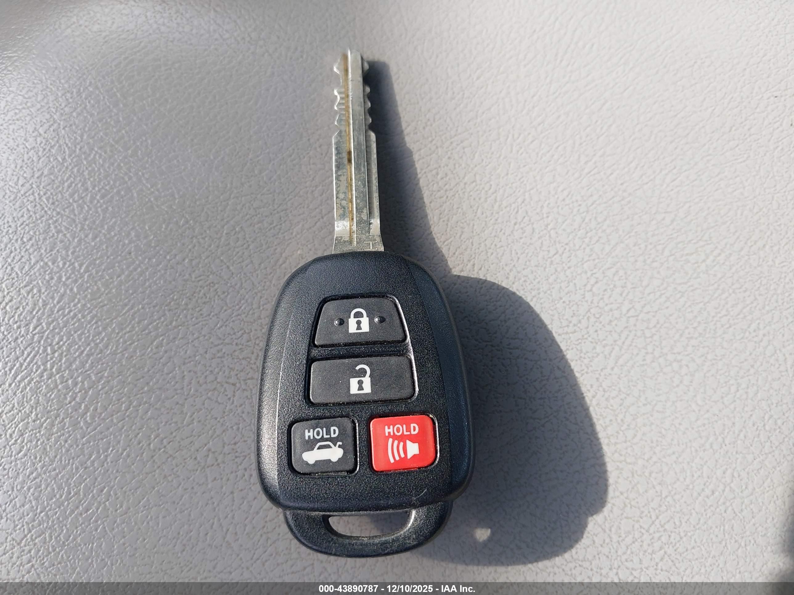 TOYOTA CAMRY image 11