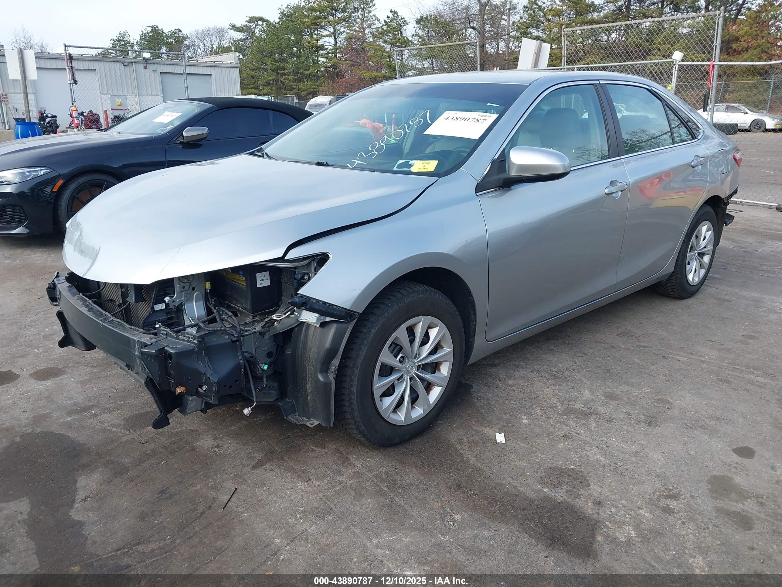 TOYOTA CAMRY image 2