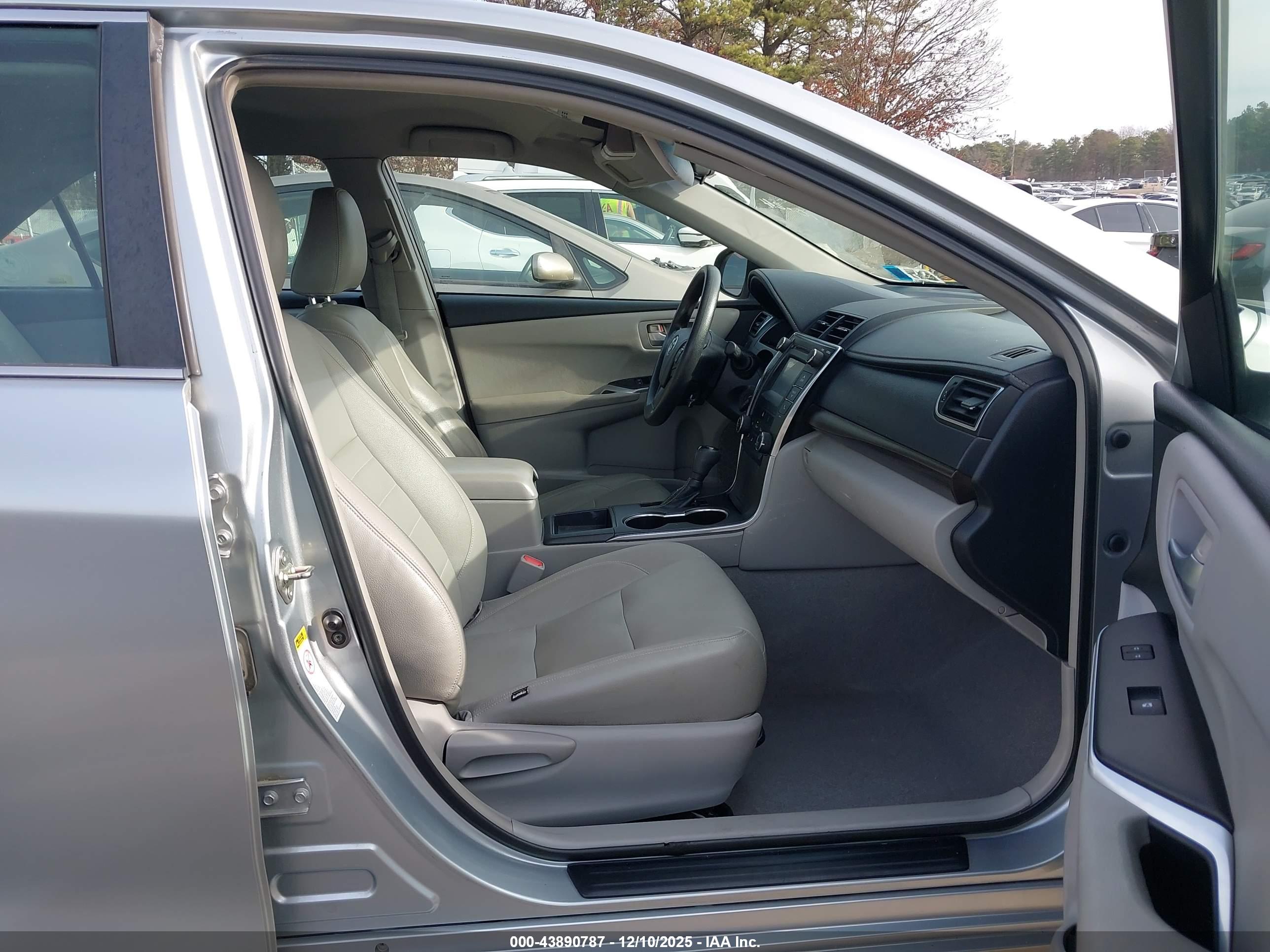 TOYOTA CAMRY image 5