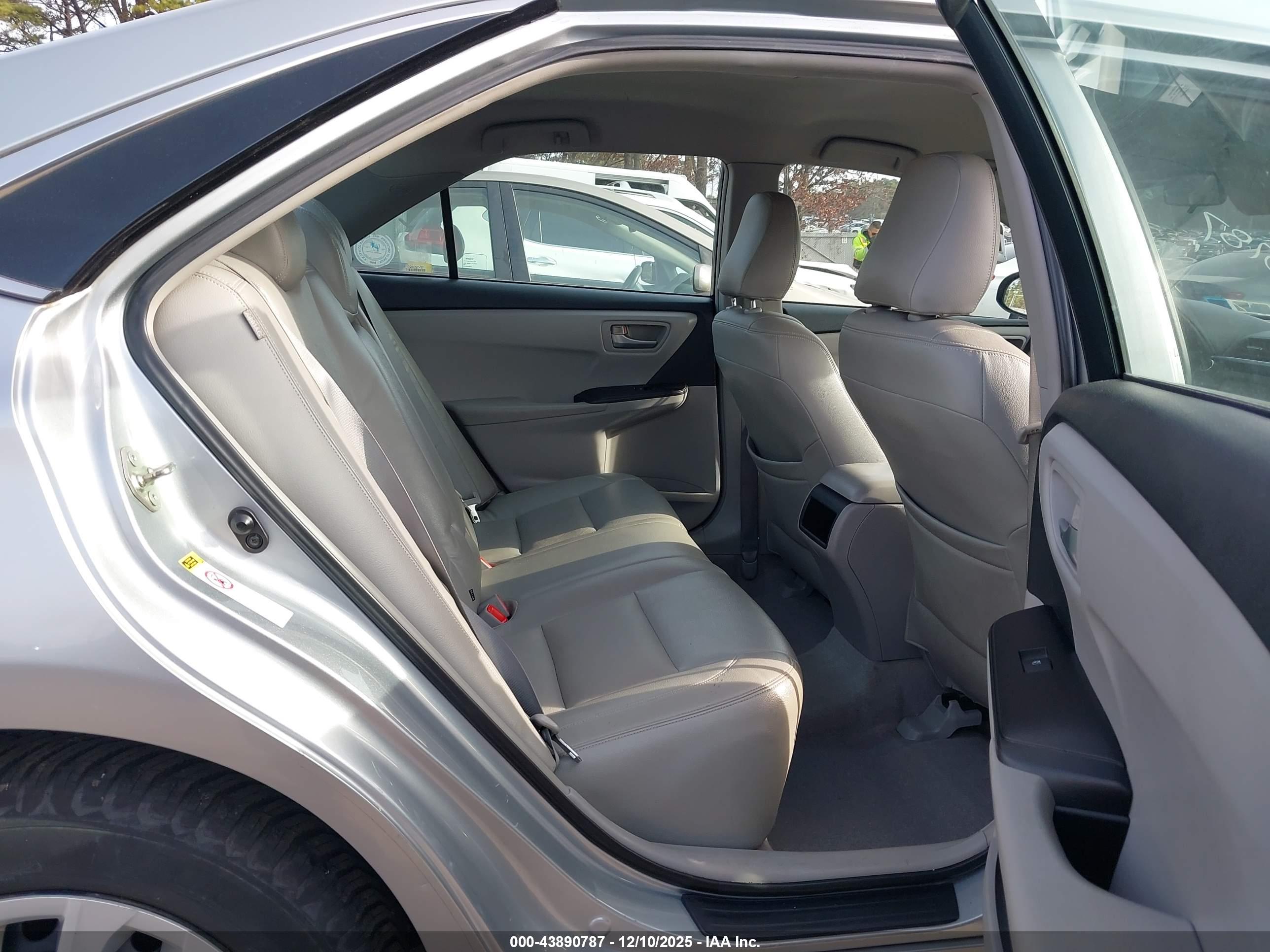 TOYOTA CAMRY image 8
