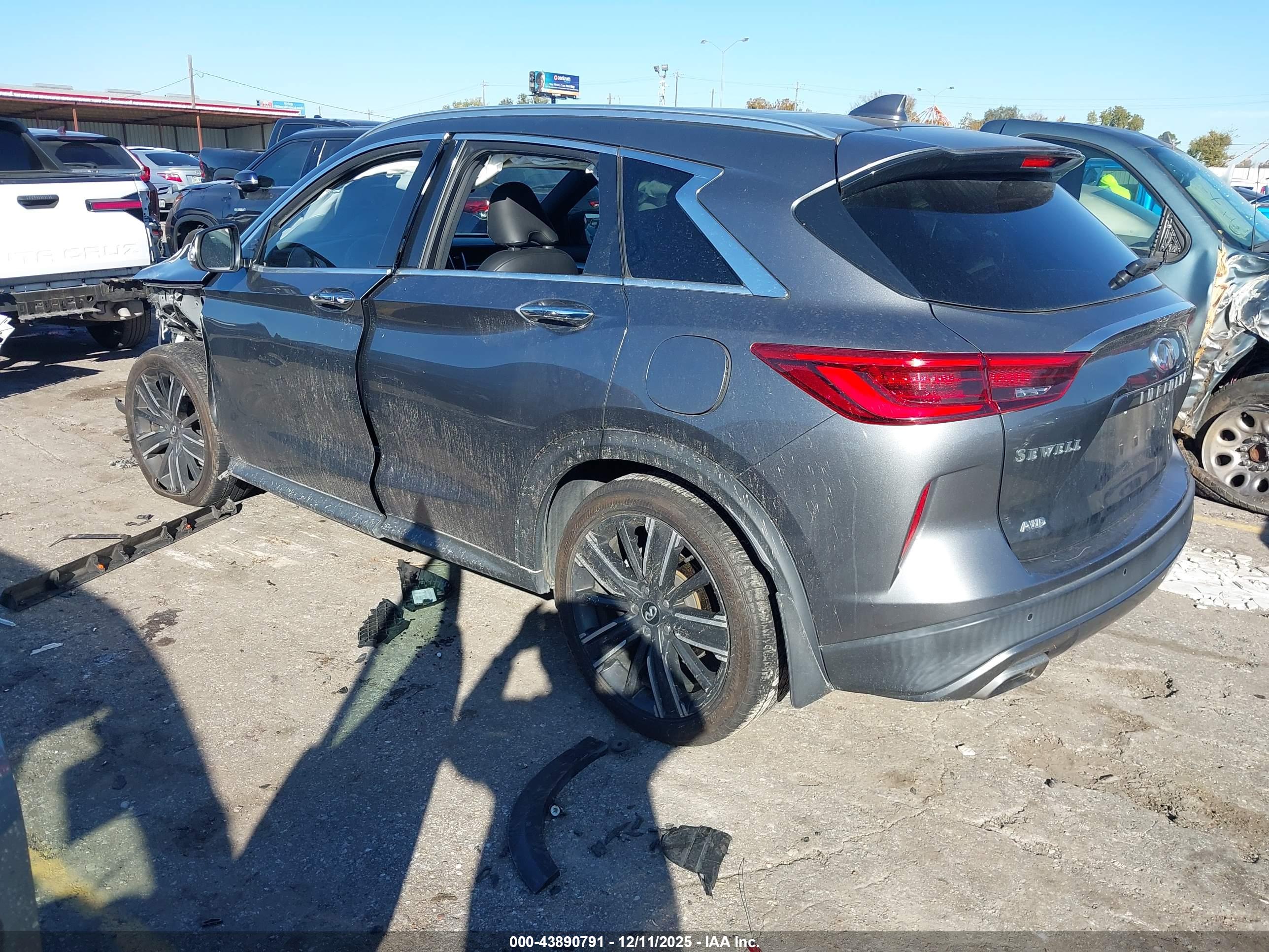 INFINITI QX50 image 3