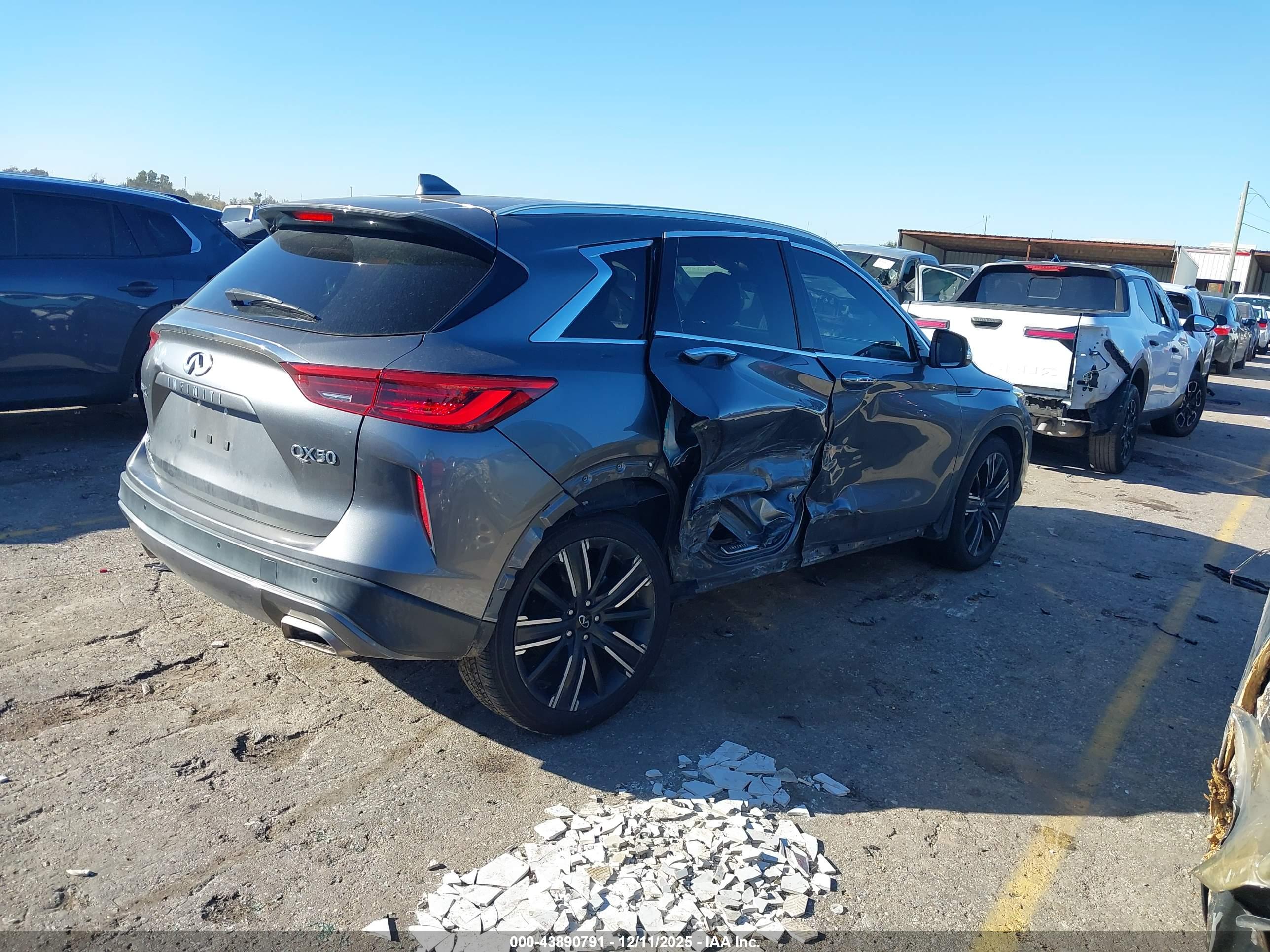 INFINITI QX50 image 4