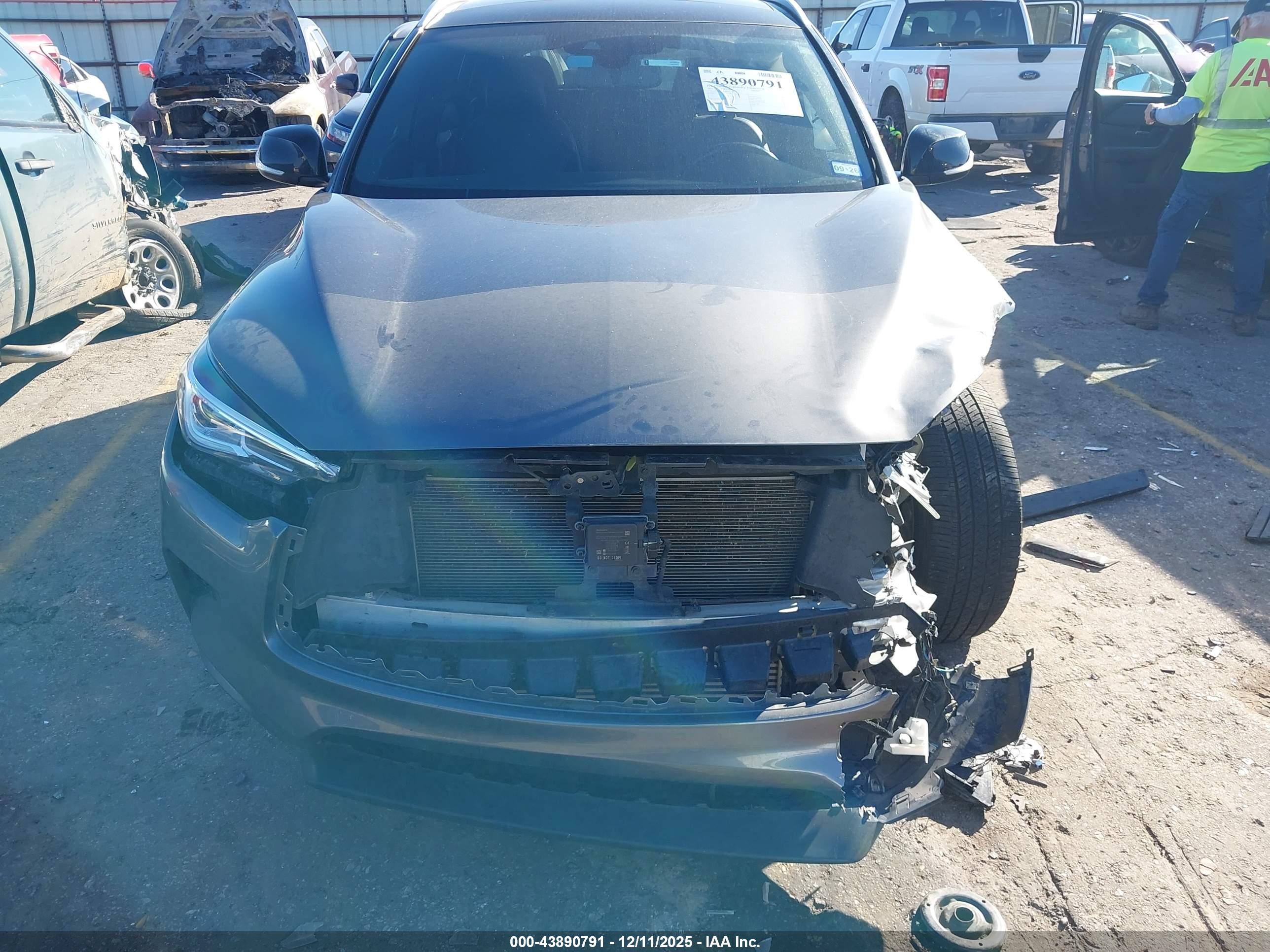 INFINITI QX50 image 6