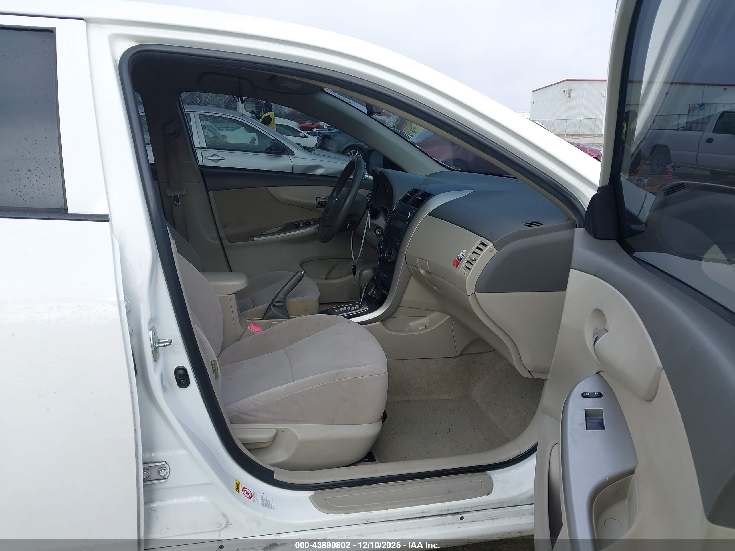 TOYOTA COROLLA image 5