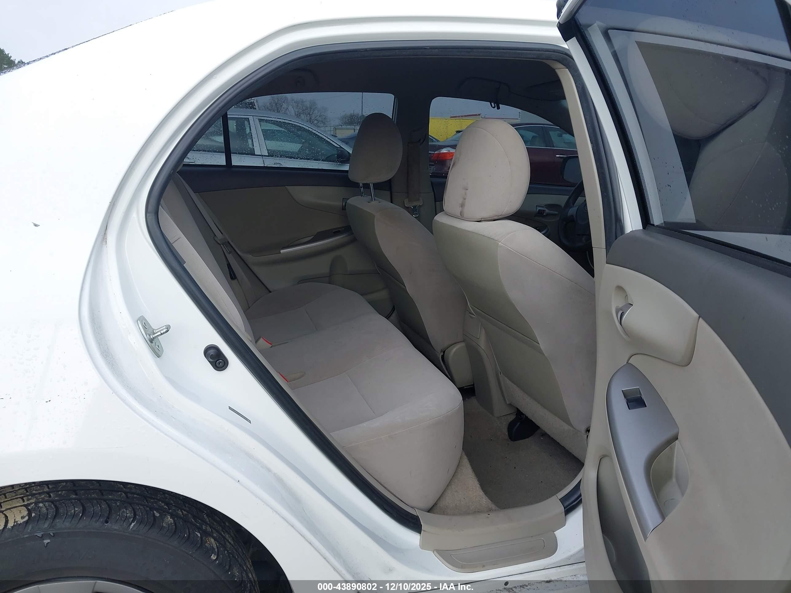 TOYOTA COROLLA image 8