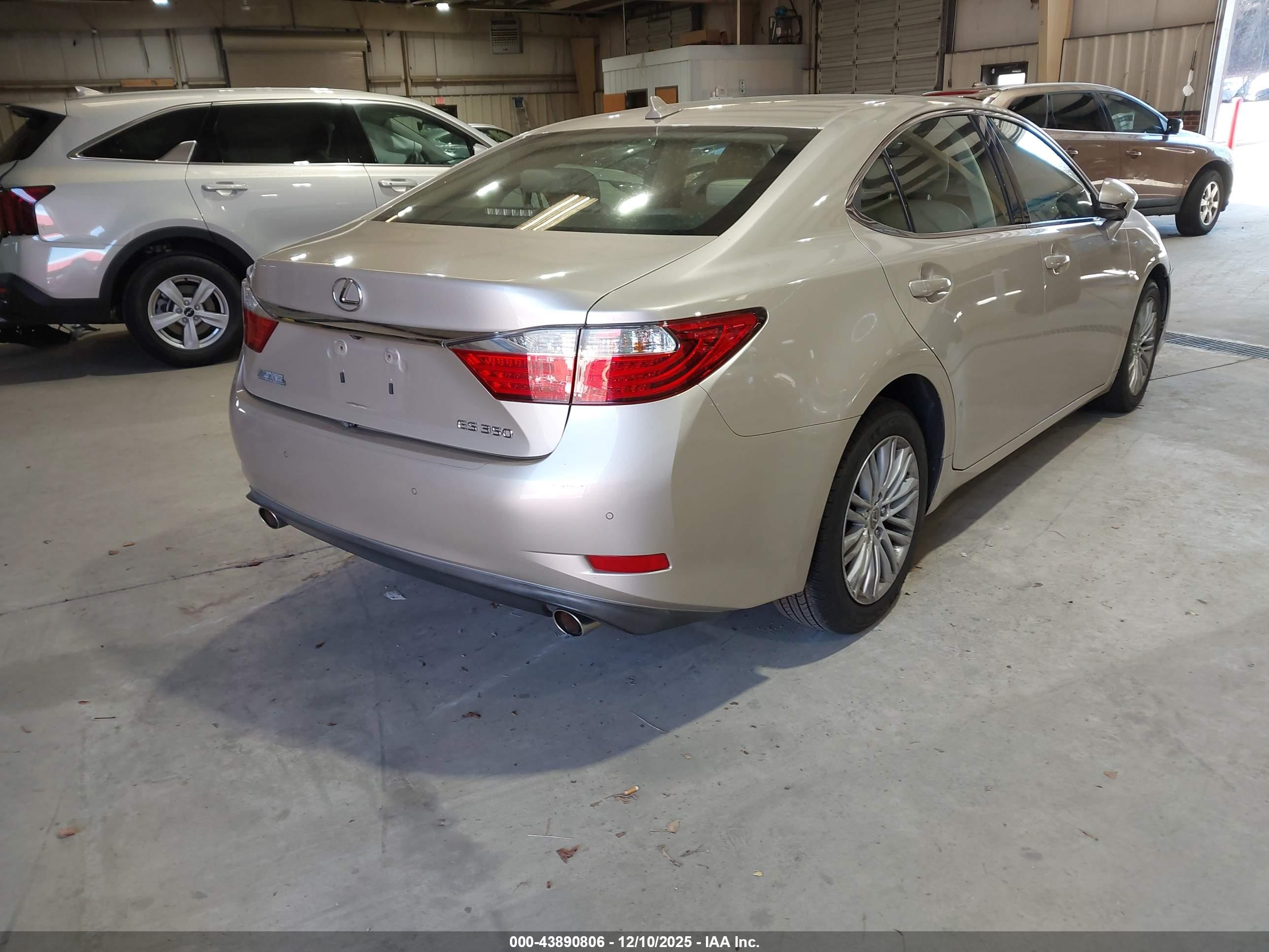LEXUS ES image 4