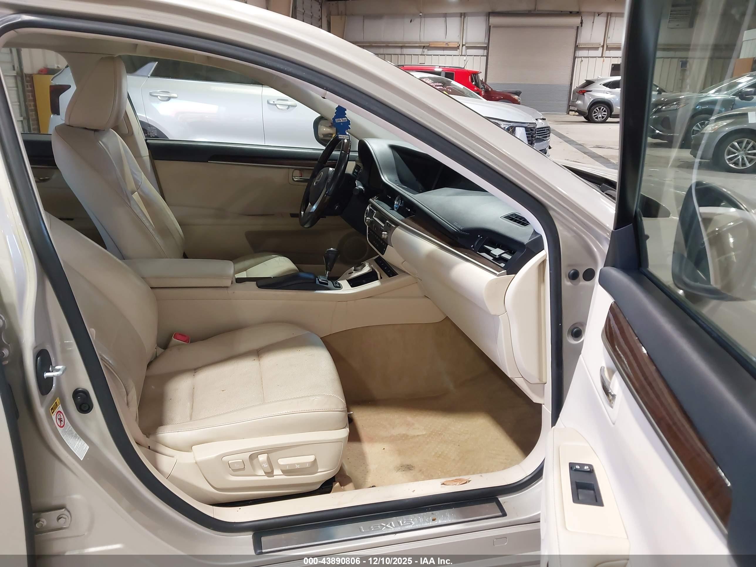 LEXUS ES image 5