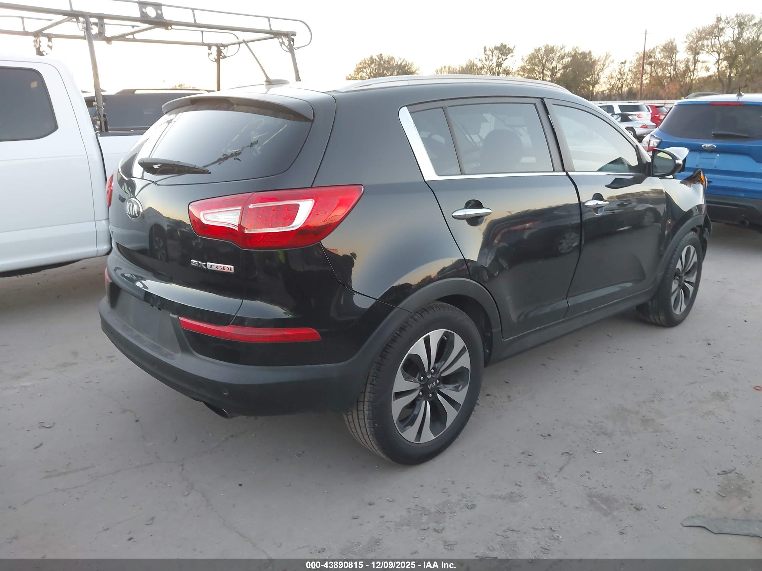 KIA SPORTAGE image 4