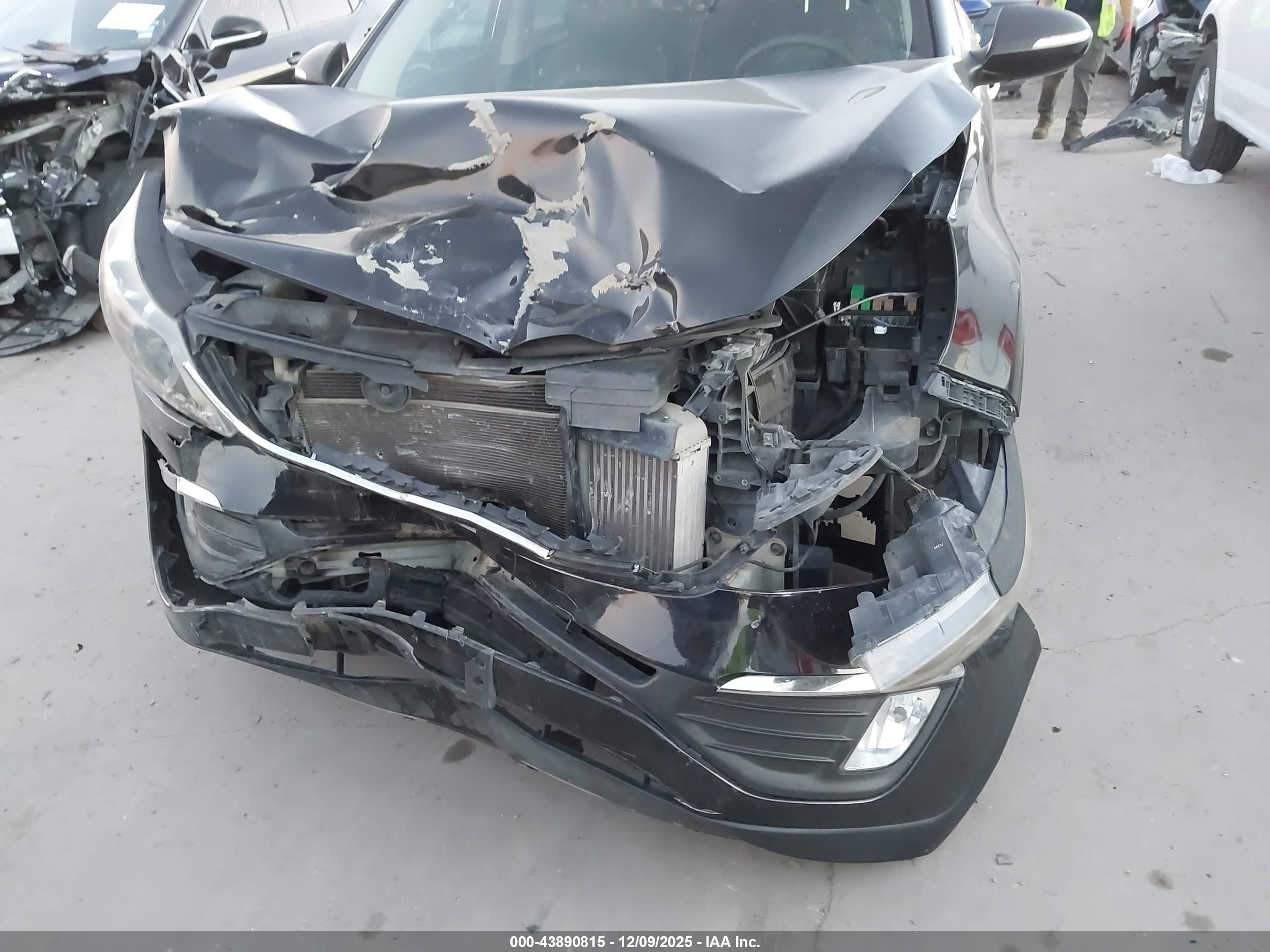 KIA SPORTAGE image 6