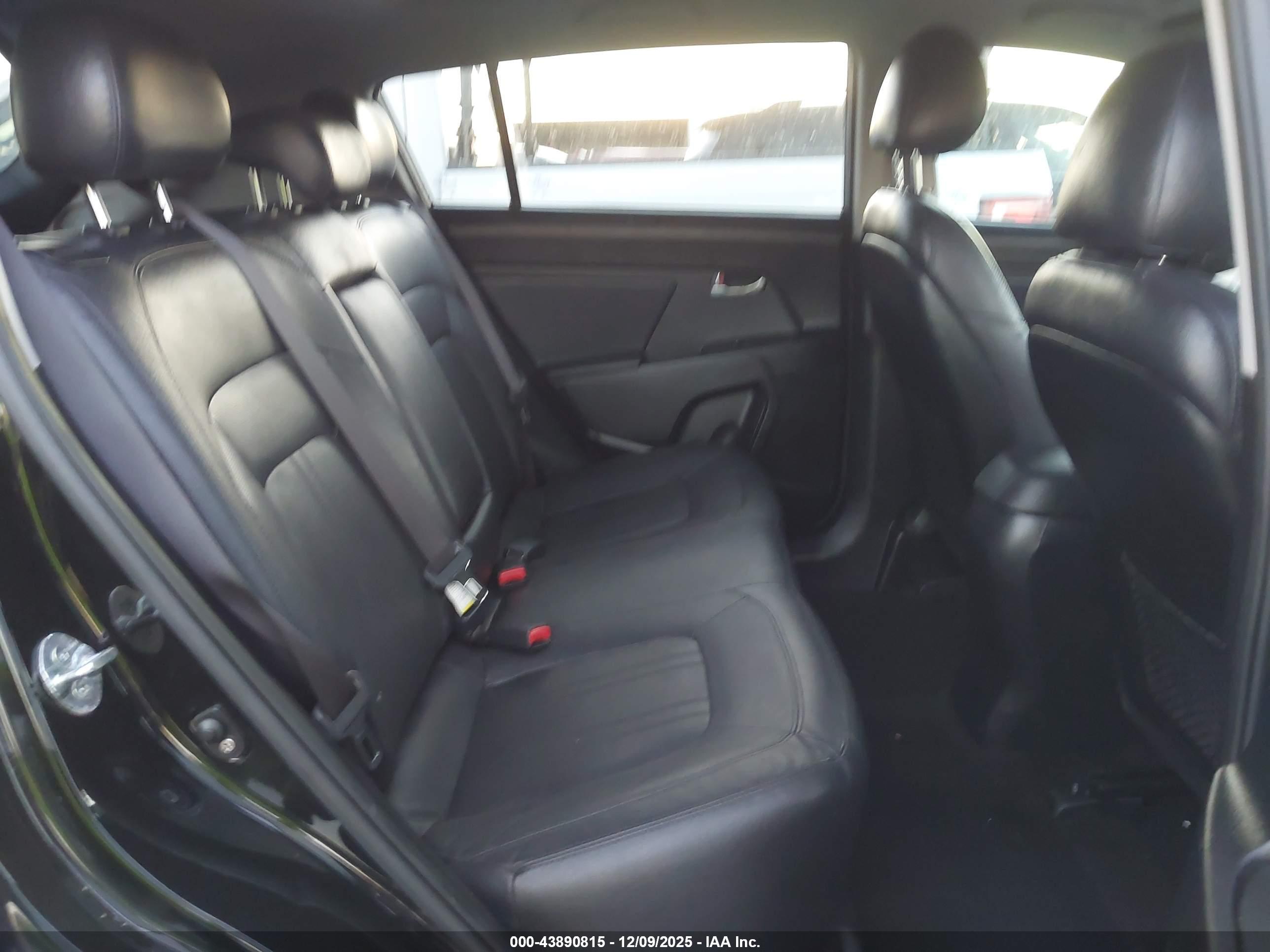 KIA SPORTAGE image 8