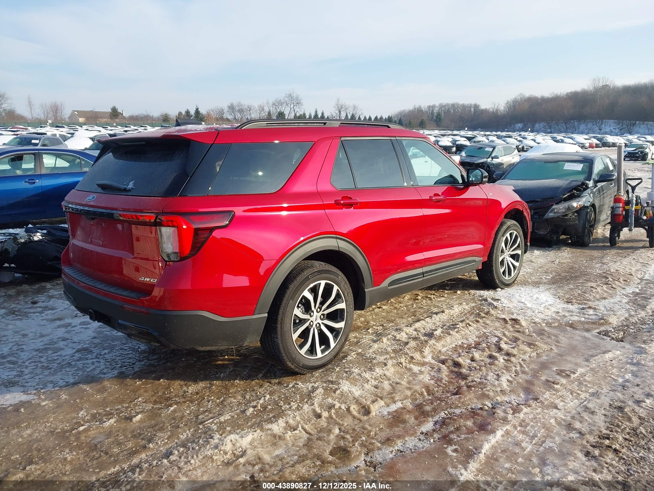FORD EXPLORER image 4